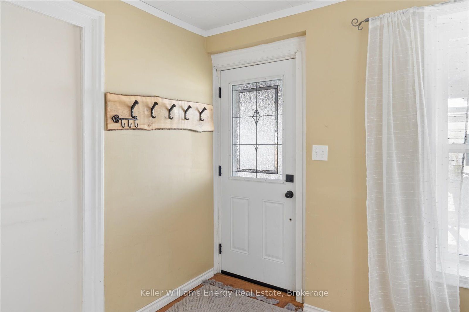 325 Ball Street Property Photo 5