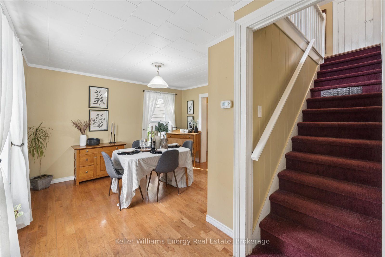 325 Ball Street Property Photo 9
