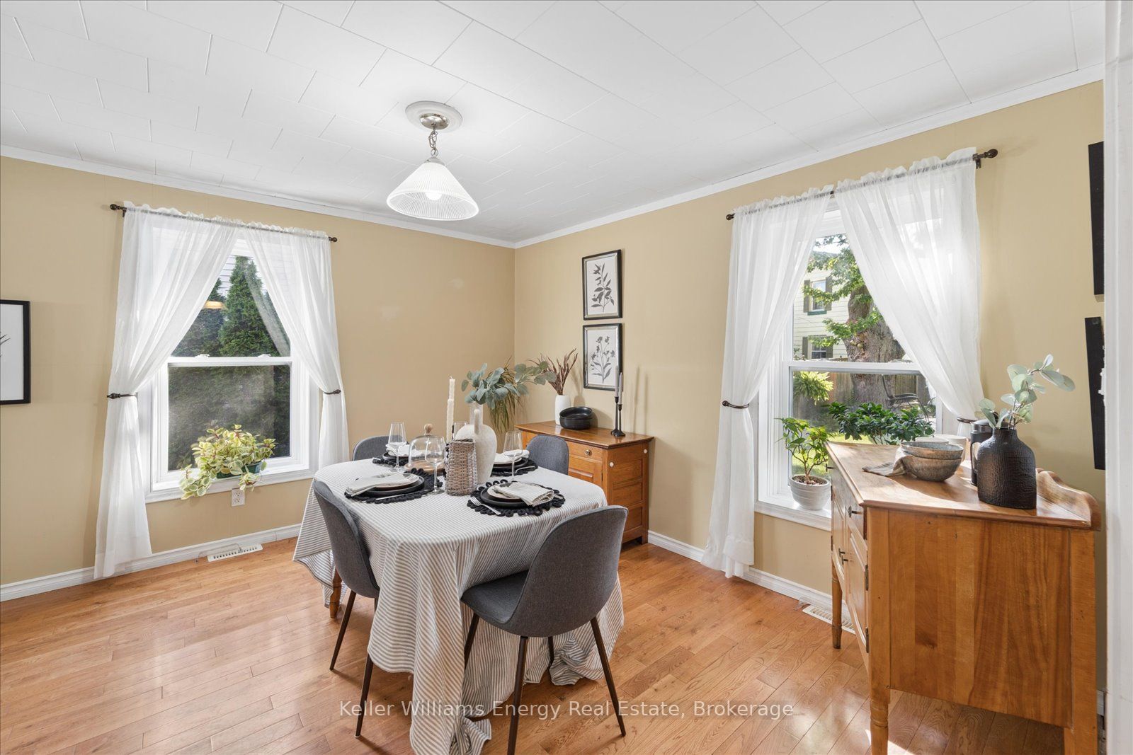 325 Ball Street Property Photo 10