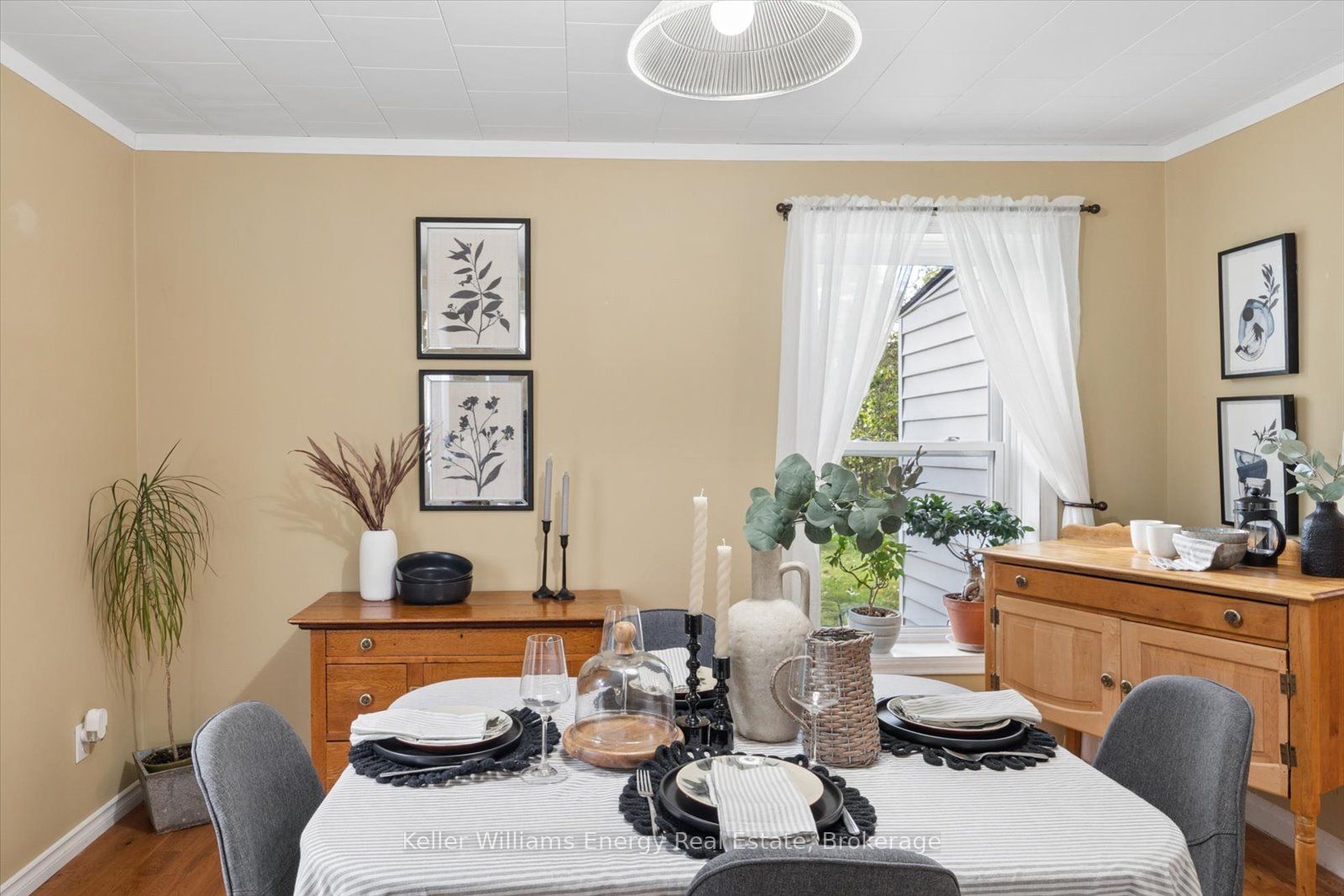 325 Ball Street Property Photo 11