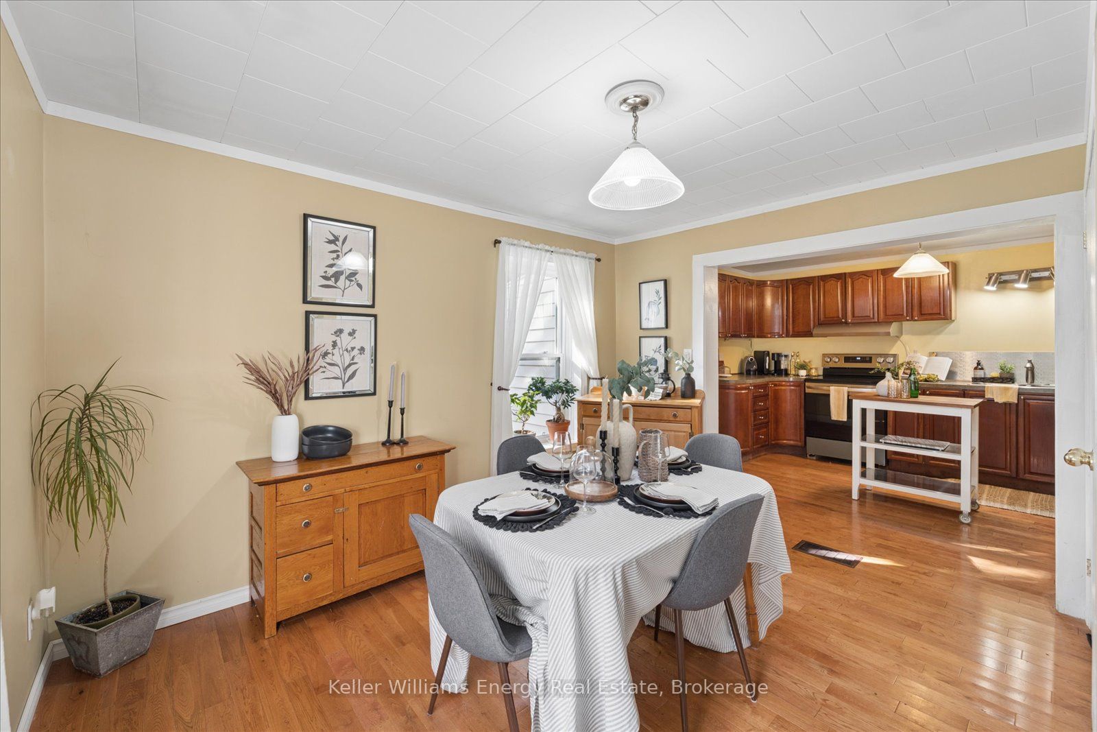 325 Ball Street Property Photo 12
