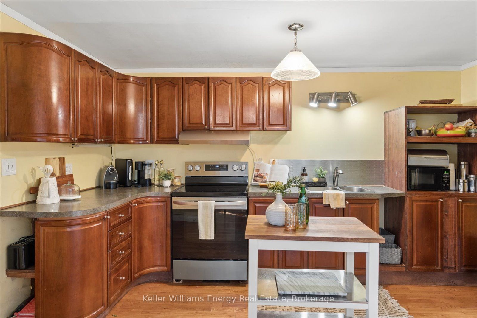 325 Ball Street Property Photo 14