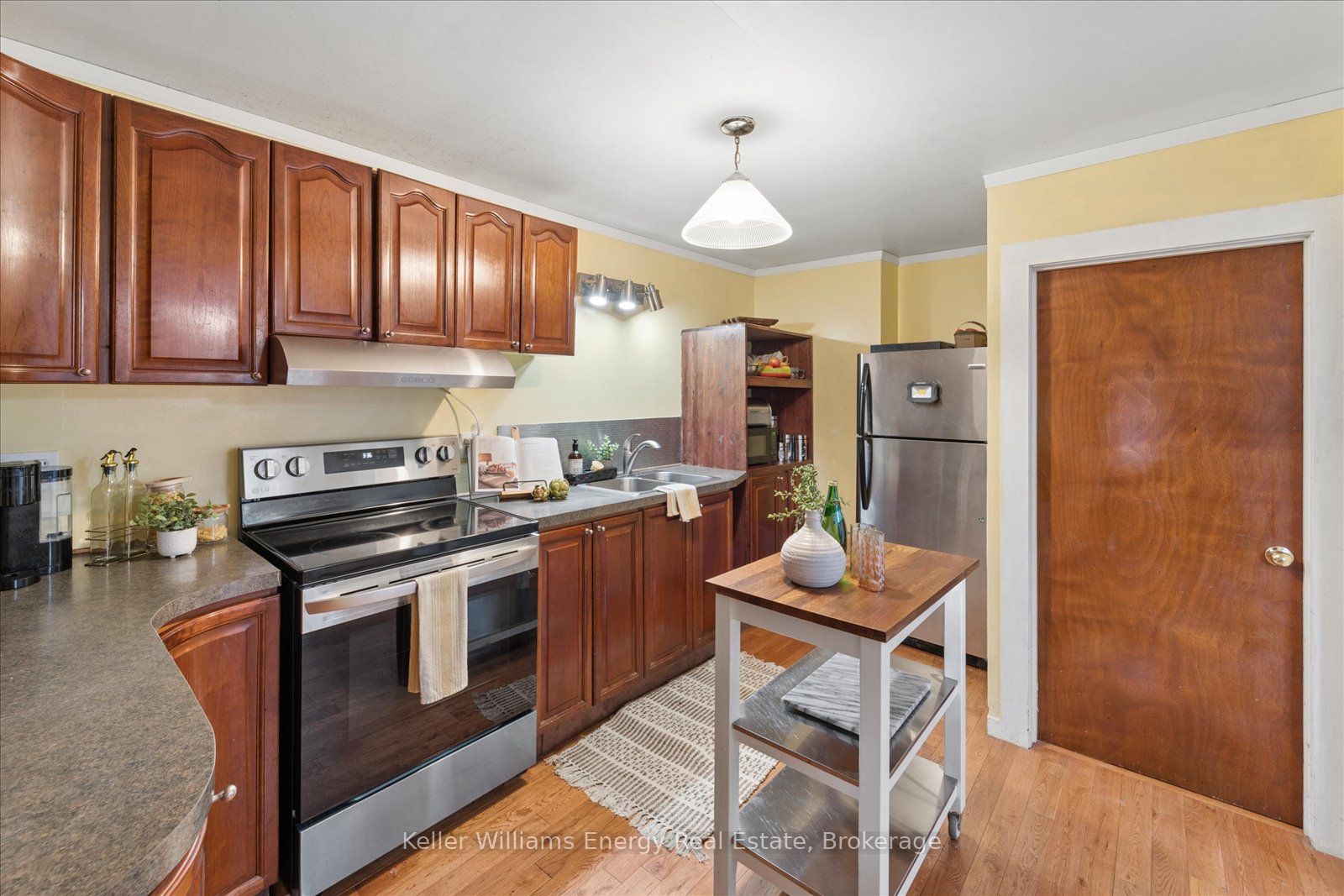 325 Ball Street Property Photo 17