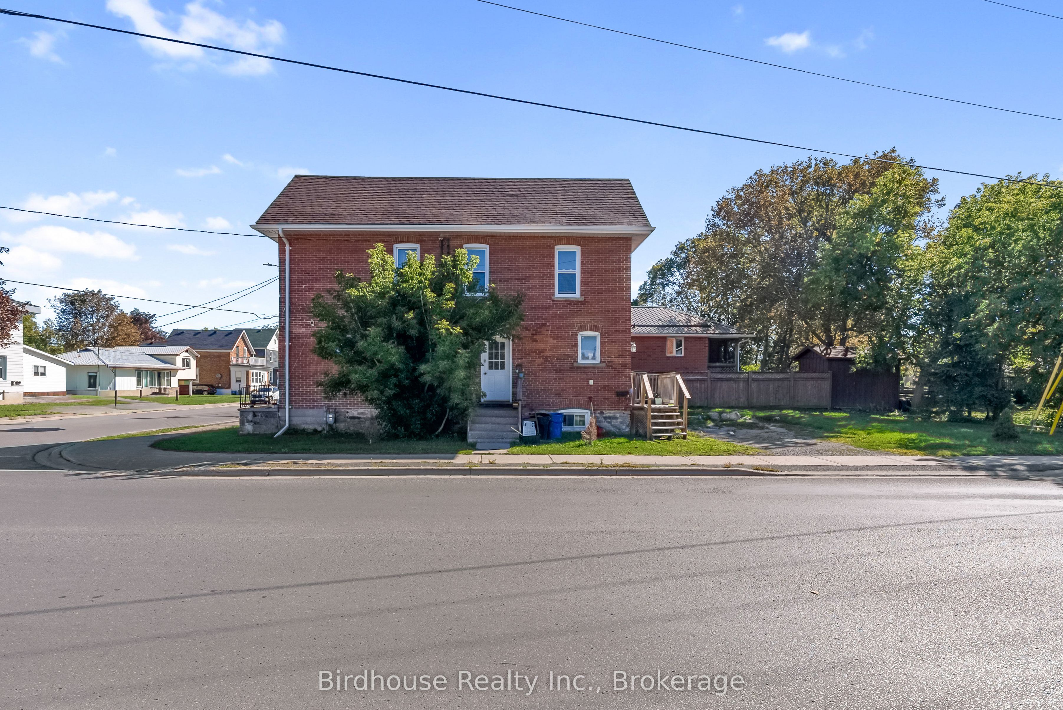 99 Durham Street W Property Photo 4