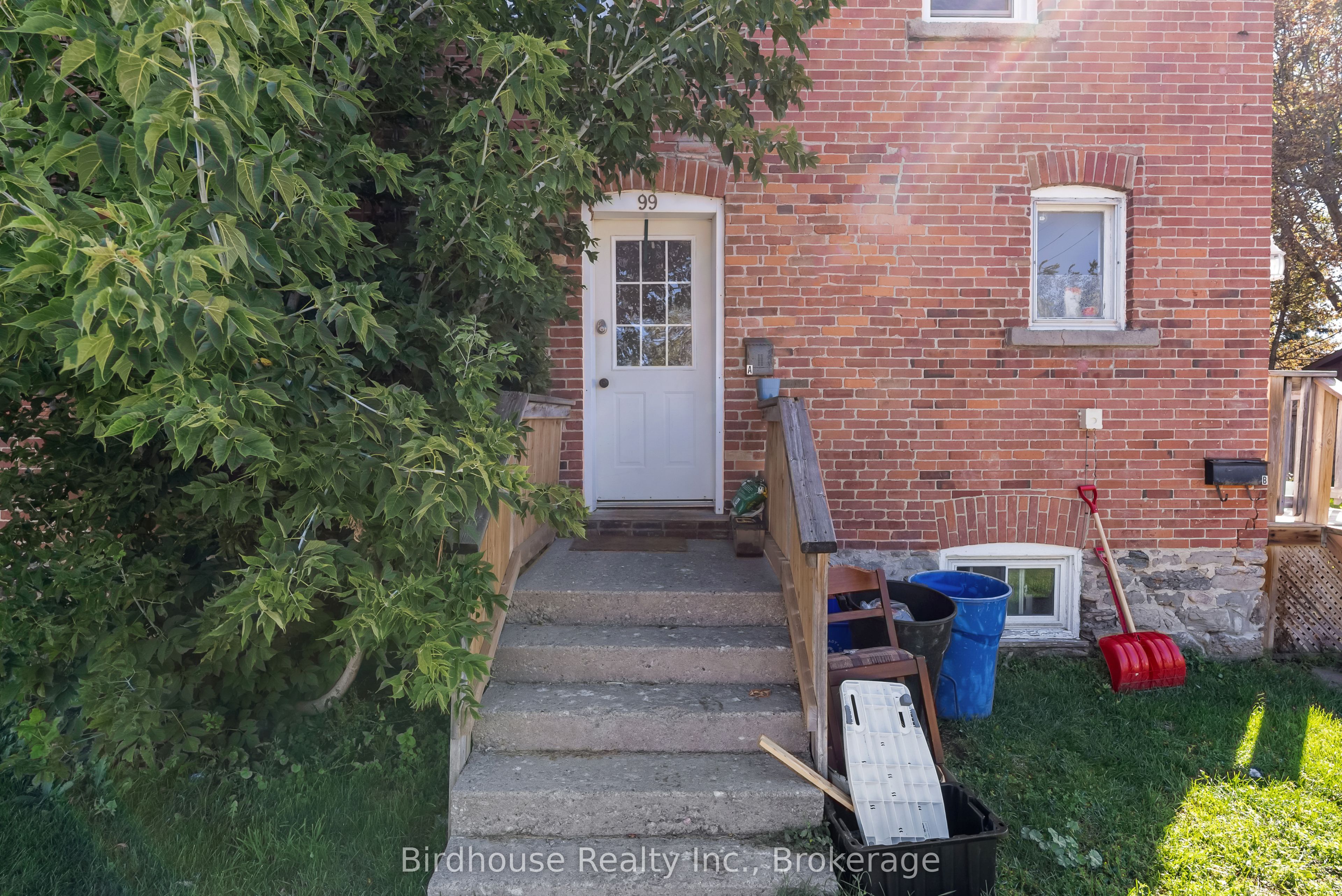 99 Durham Street W Property Photo 5