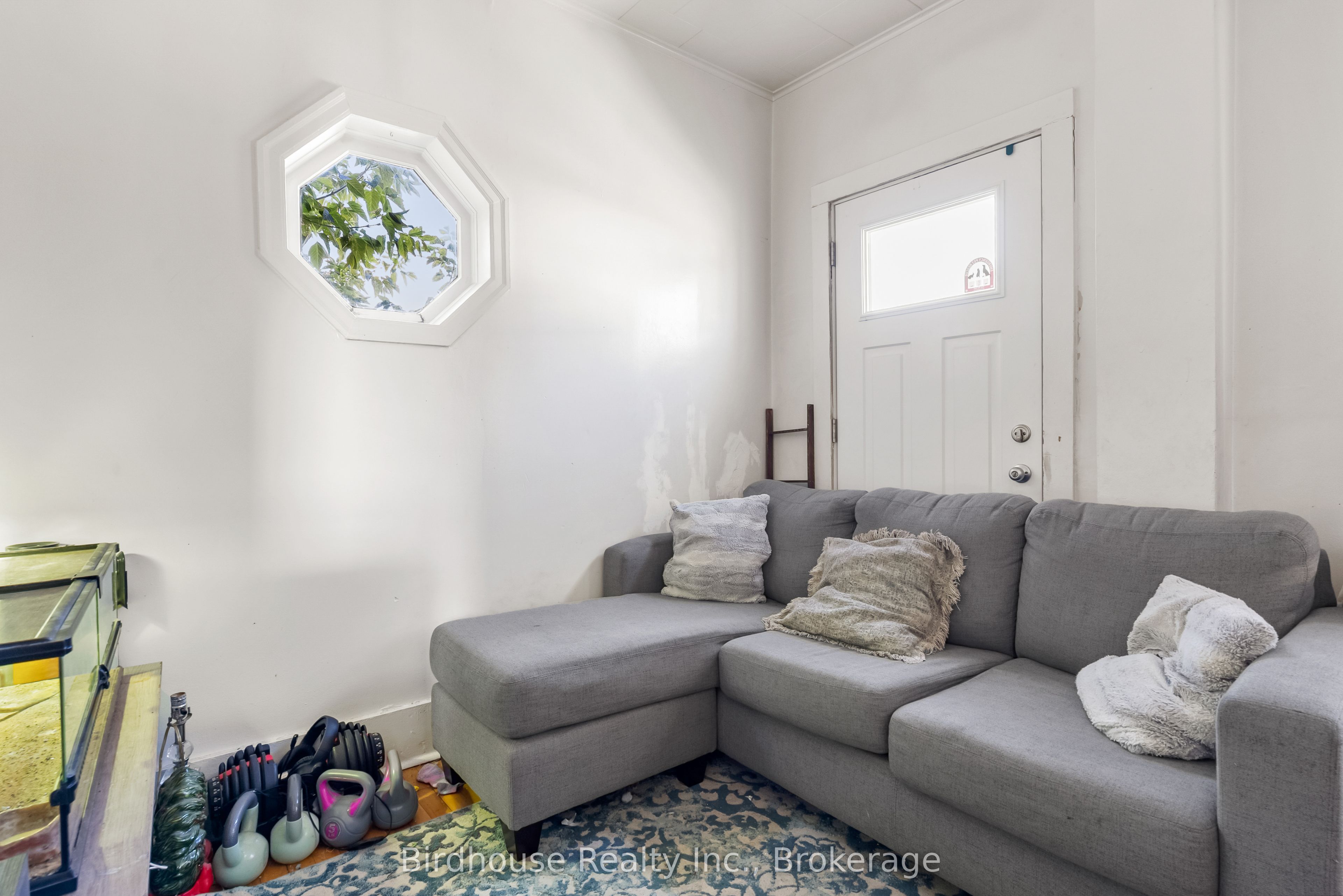 99 Durham Street W Property Photo 11