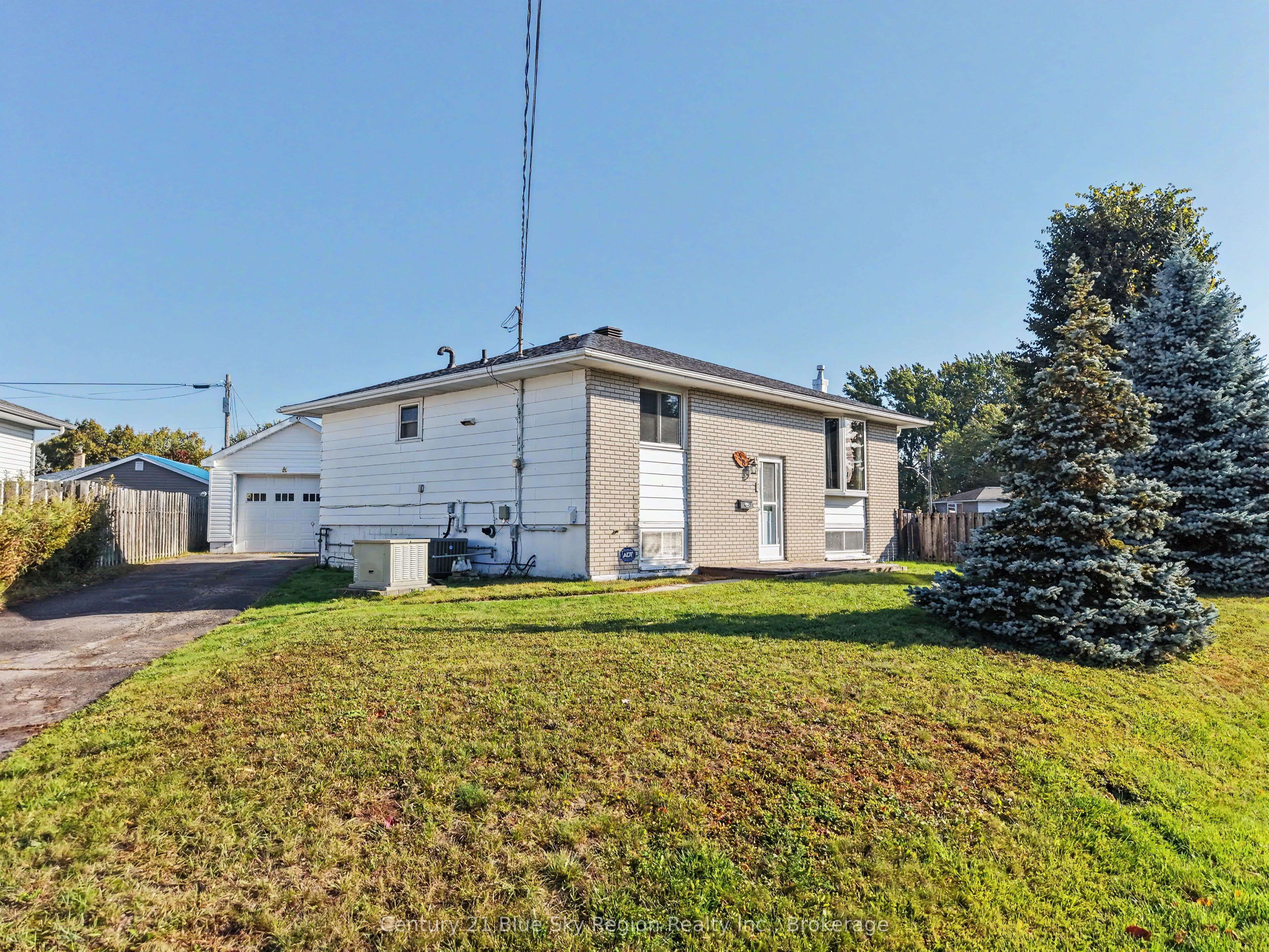 58 Van Horne Crescent Property Photo 1