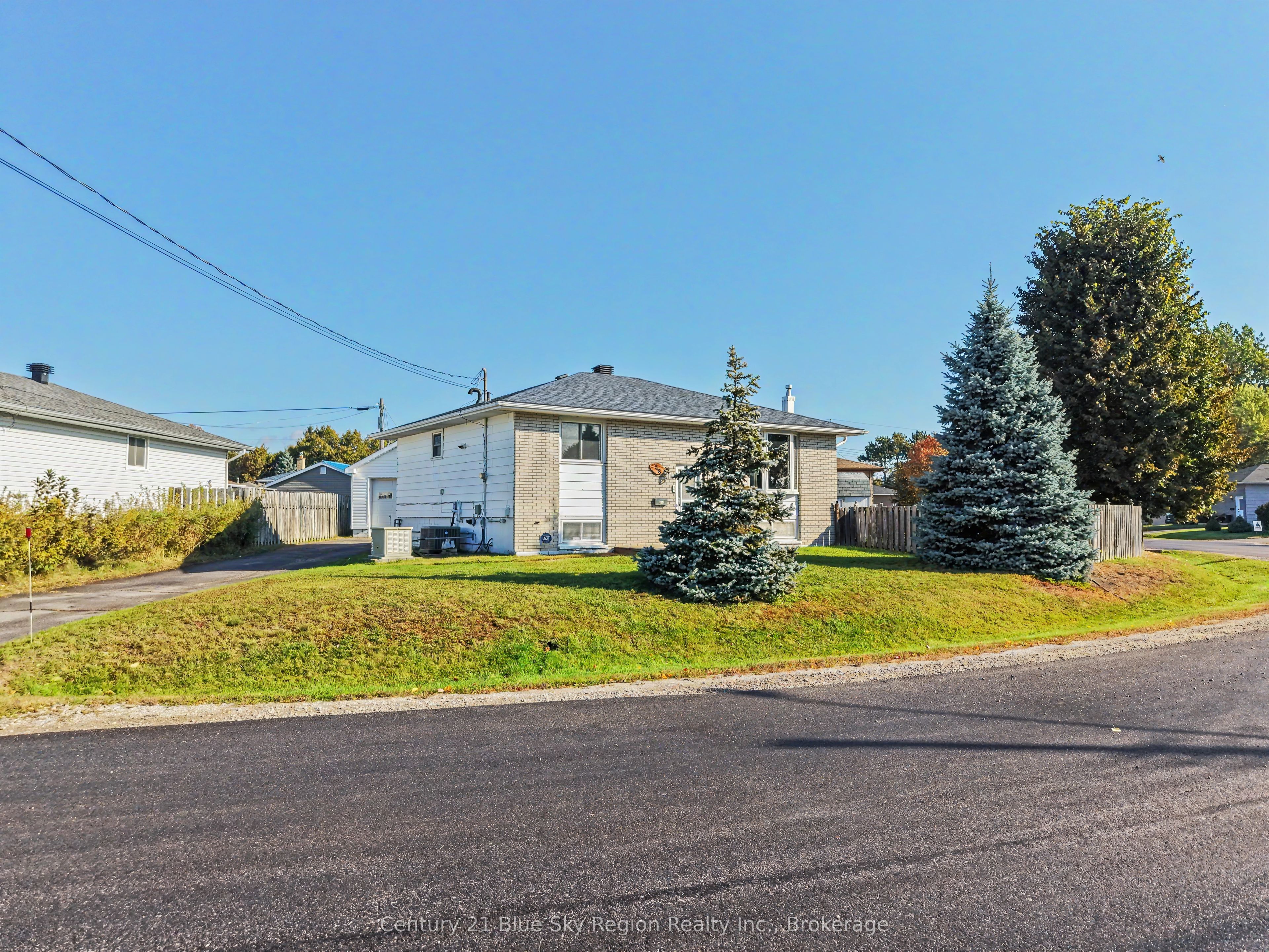 58 Van Horne Crescent Property Photo 7