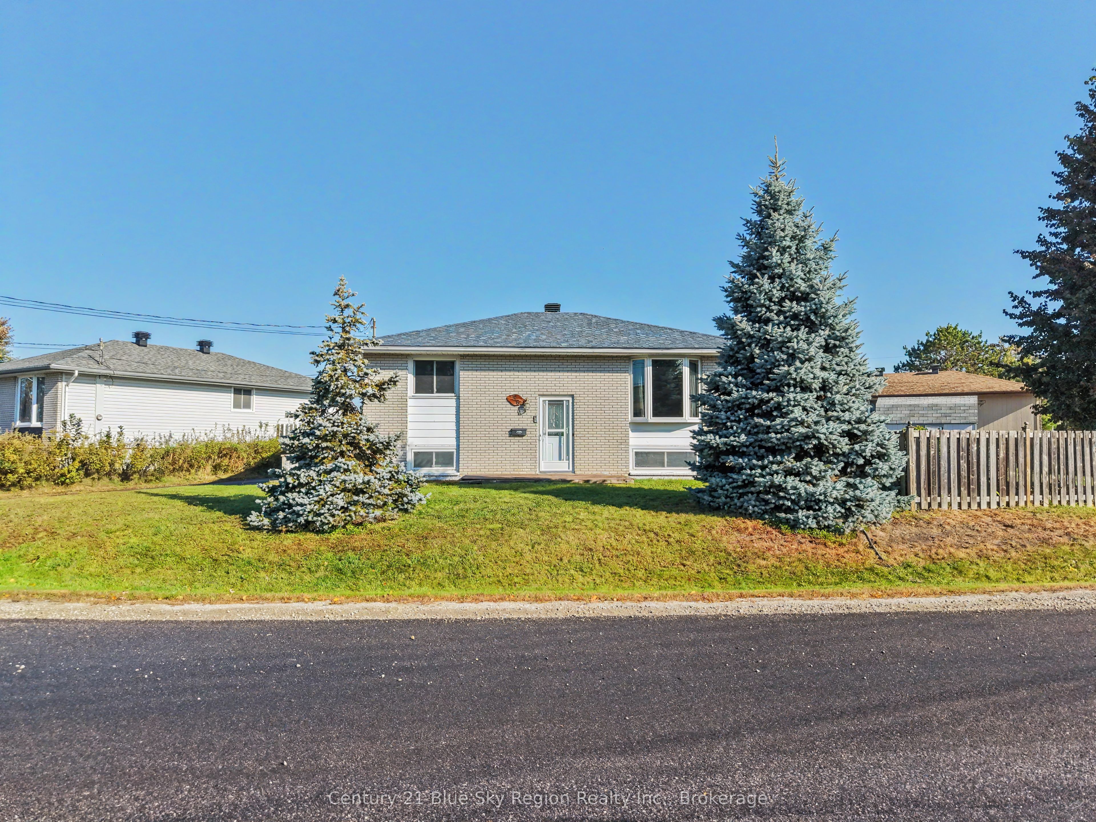58 Van Horne Crescent Property Photo 8