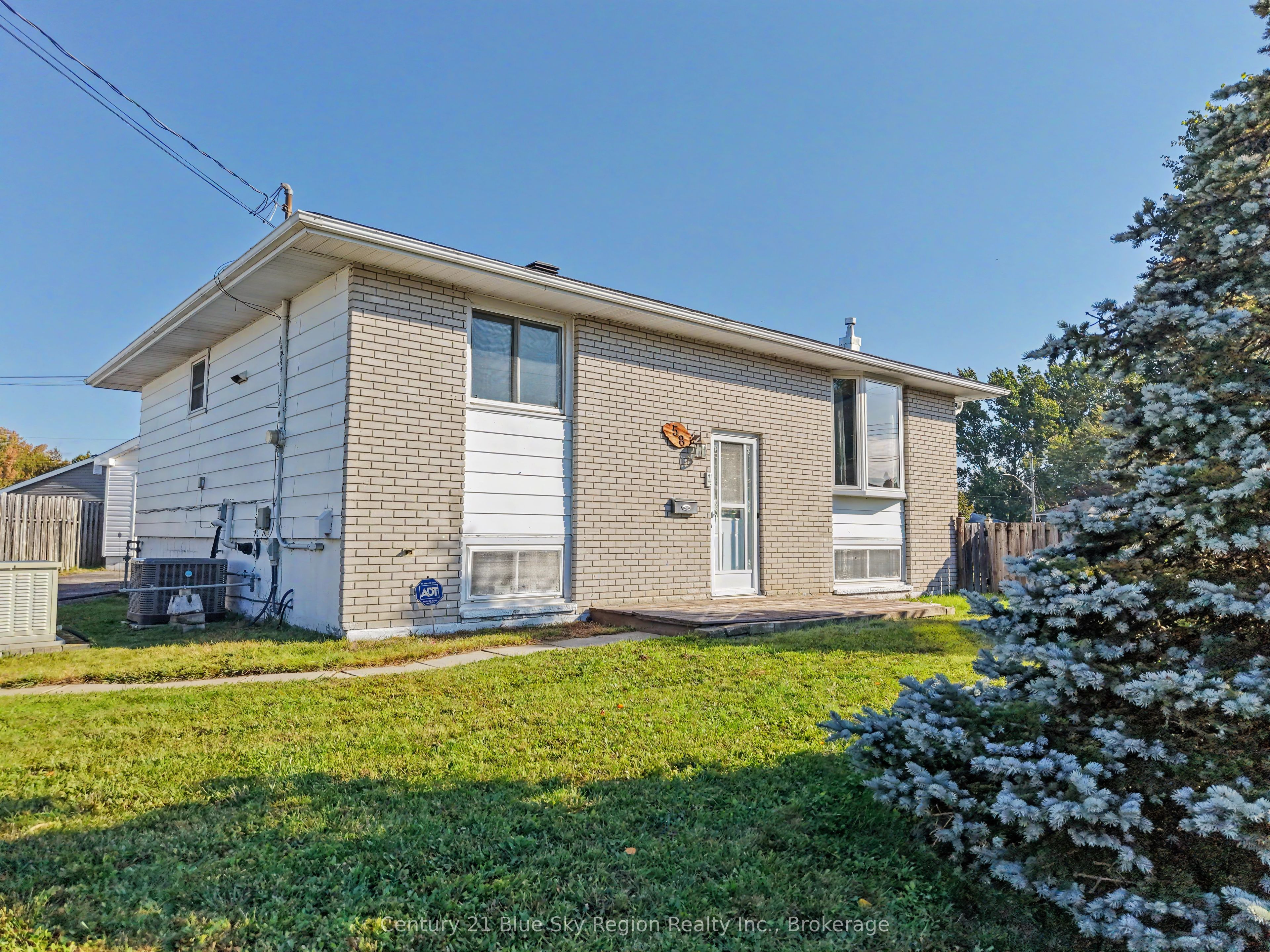 58 Van Horne Crescent Property Photo 10