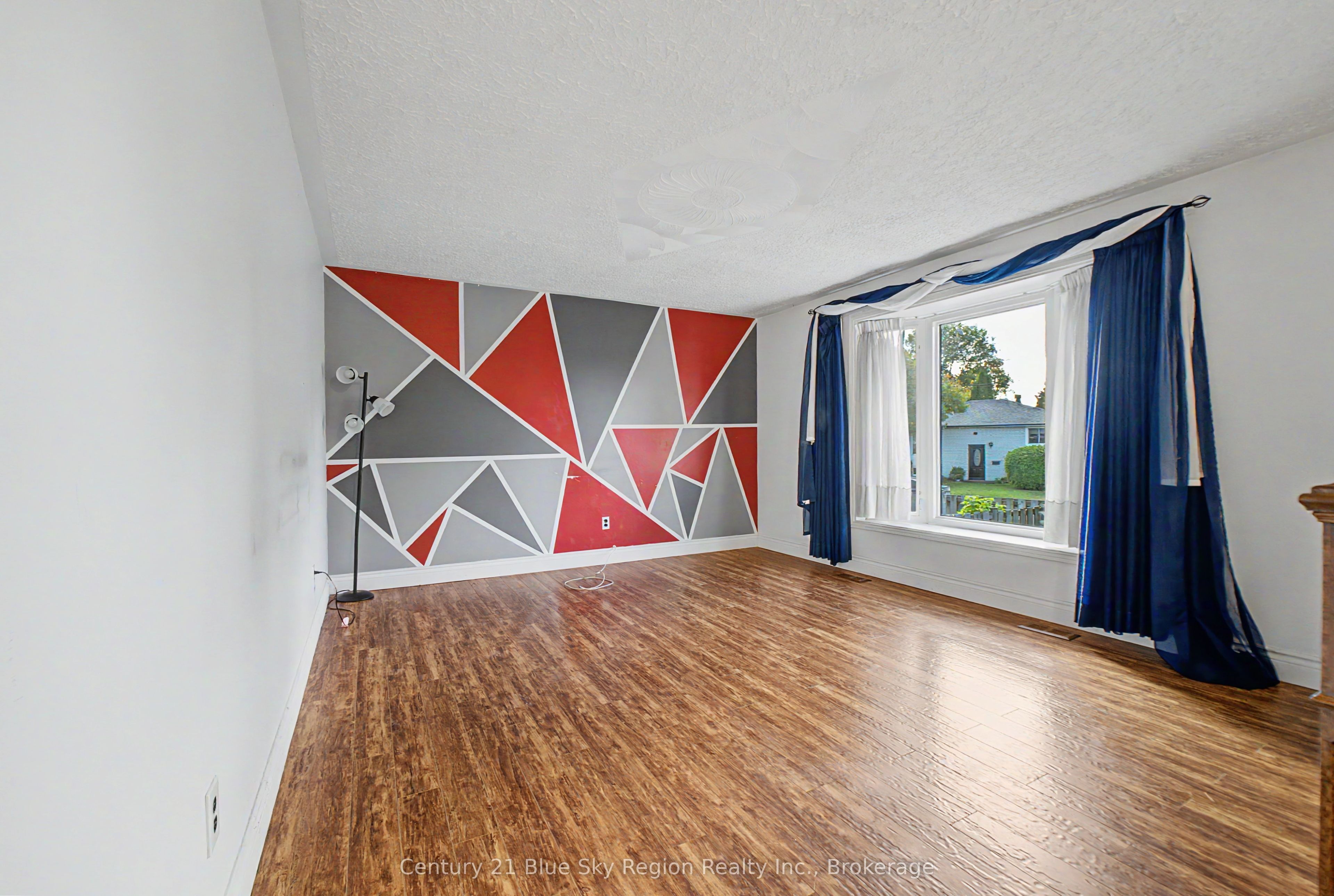 58 Van Horne Crescent Property Photo 13