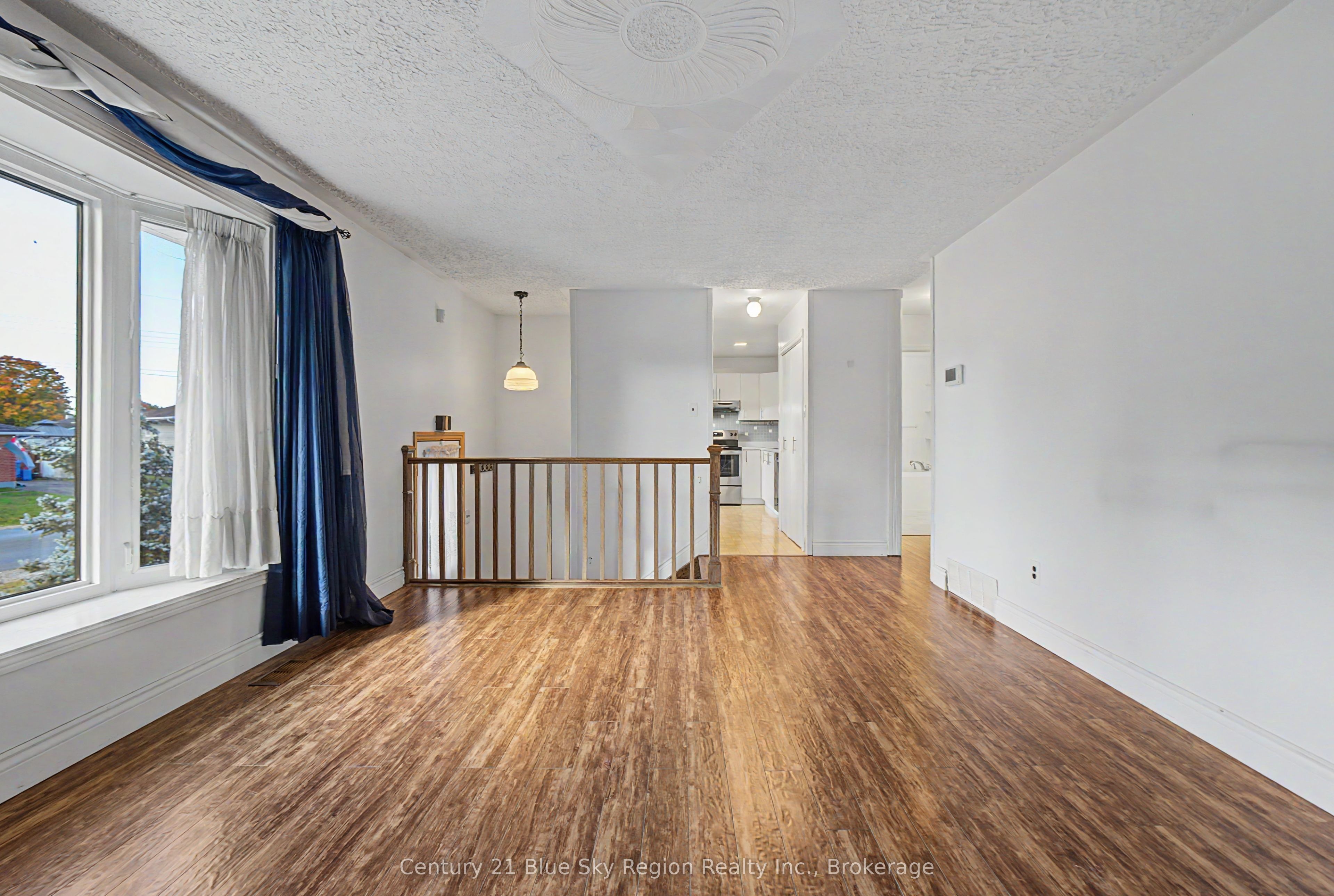 58 Van Horne Crescent Property Photo 14