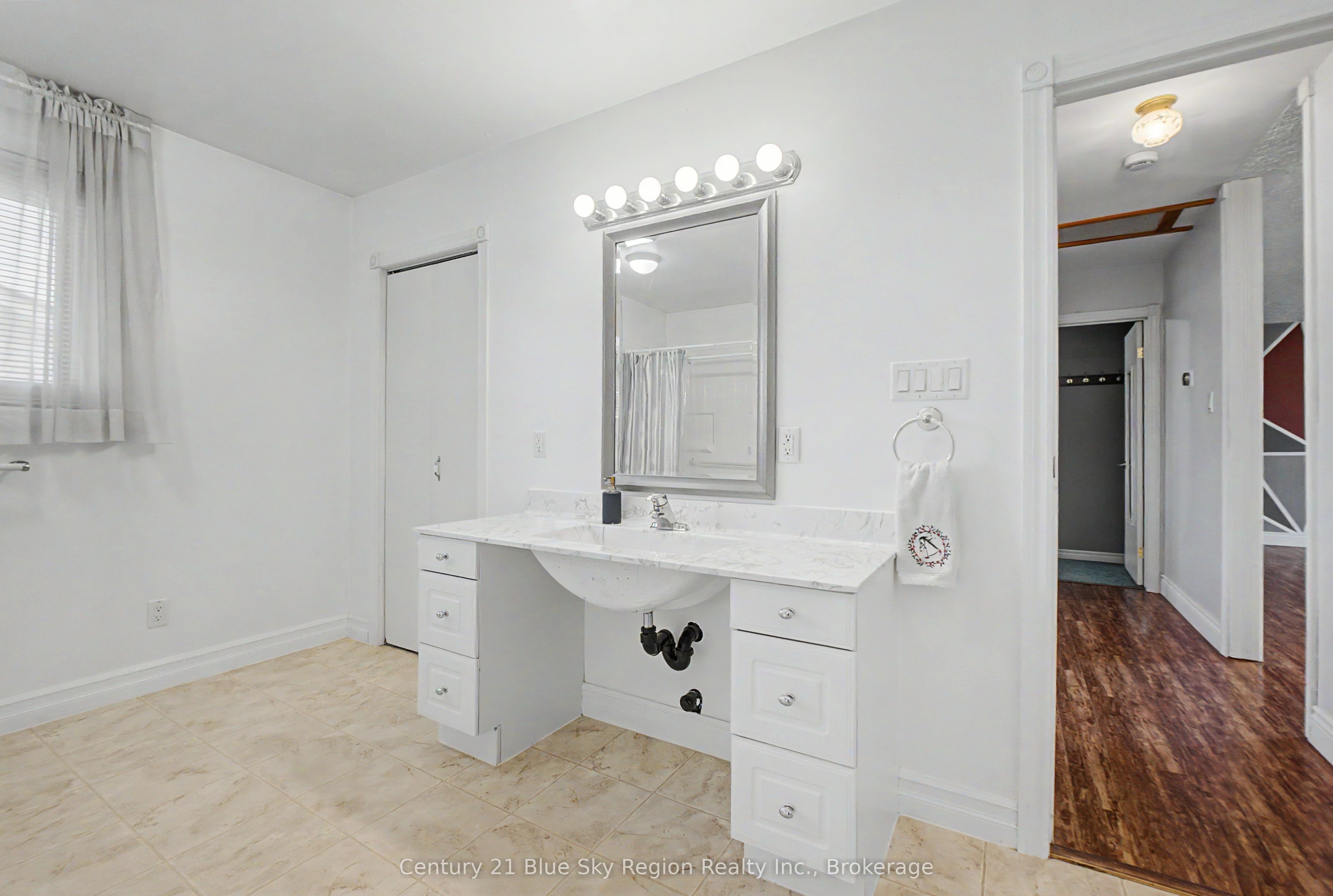 58 Van Horne Crescent Property Photo 25