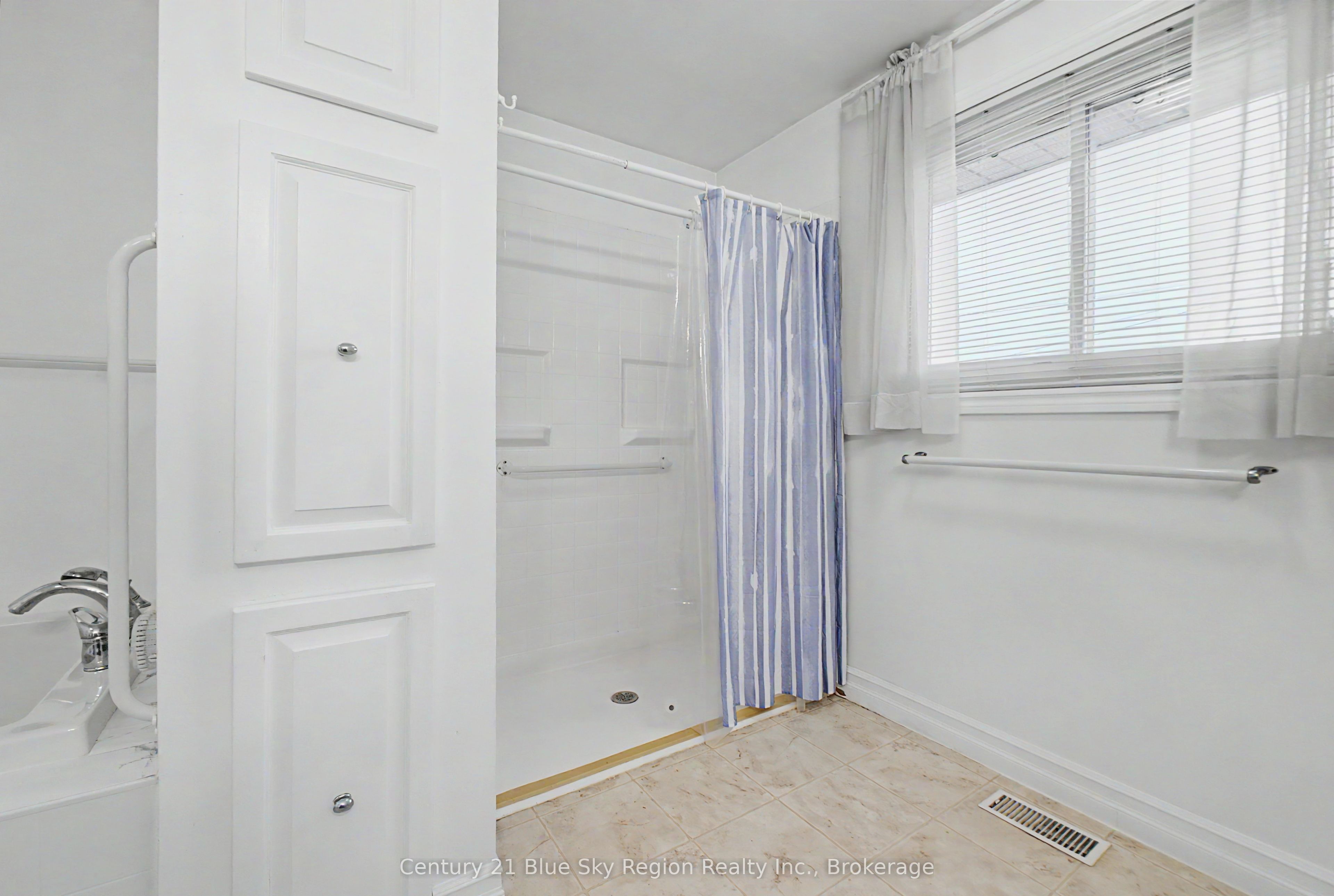 58 Van Horne Crescent Property Photo 26
