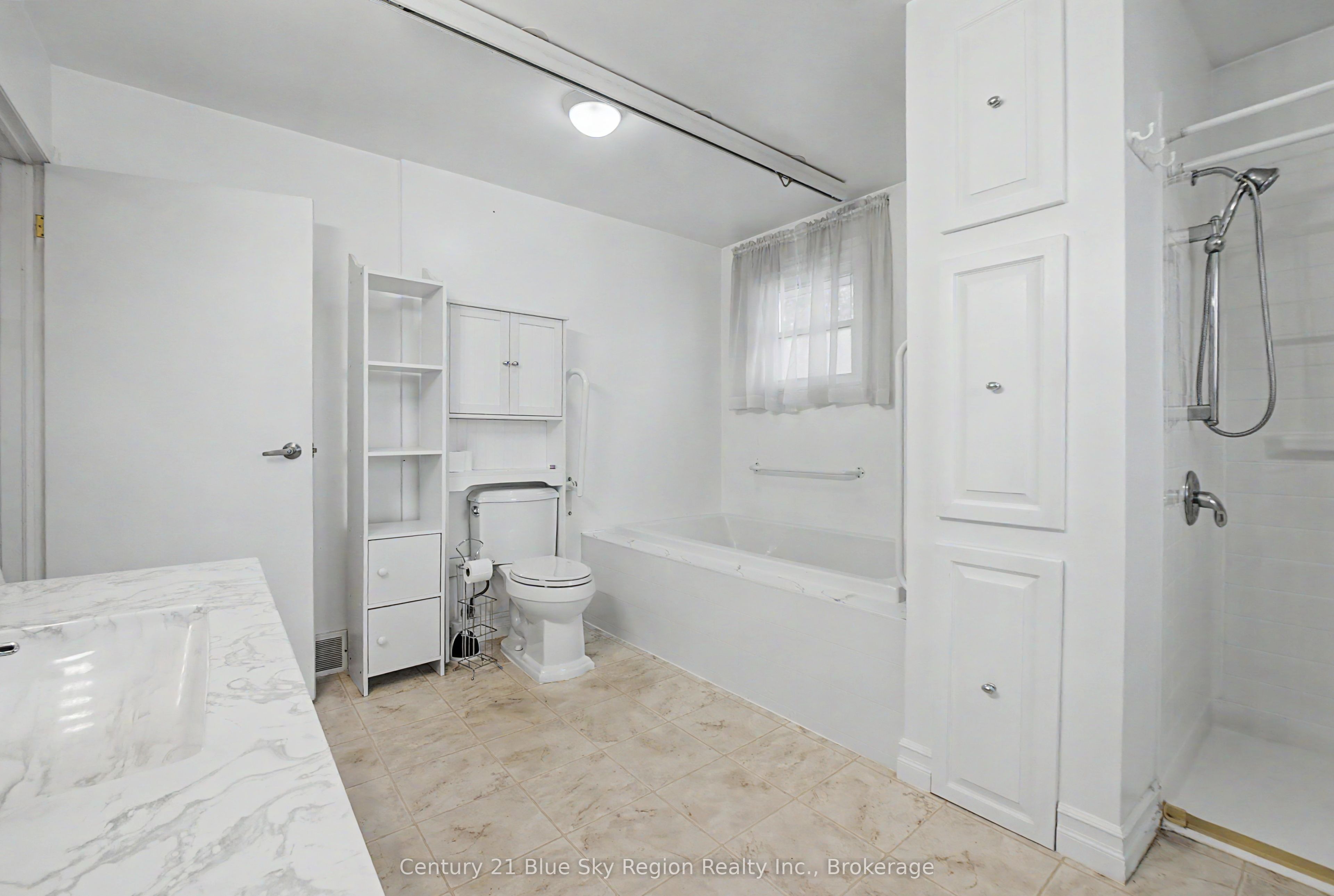 58 Van Horne Crescent Property Photo 27