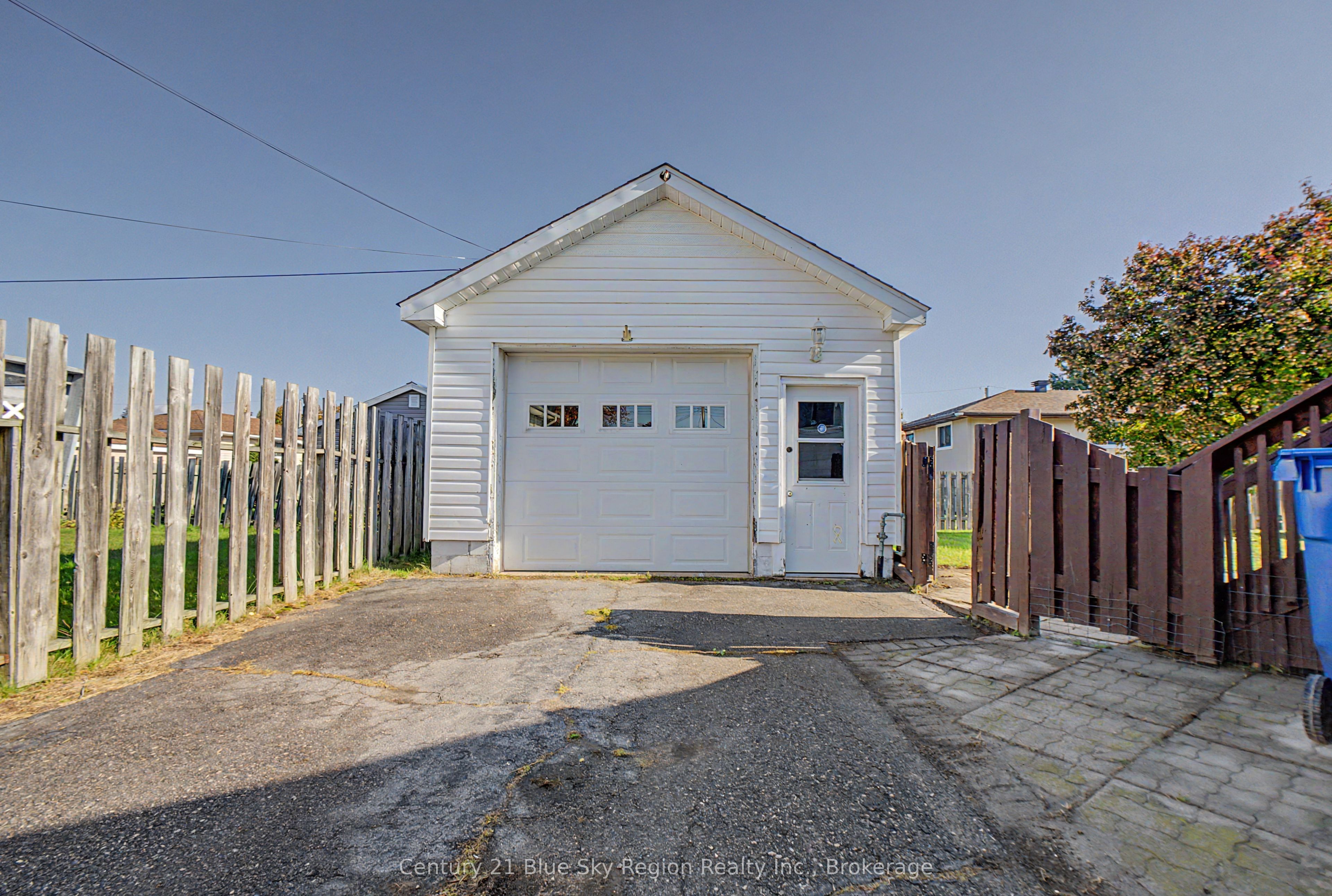 58 Van Horne Crescent Property Photo 49