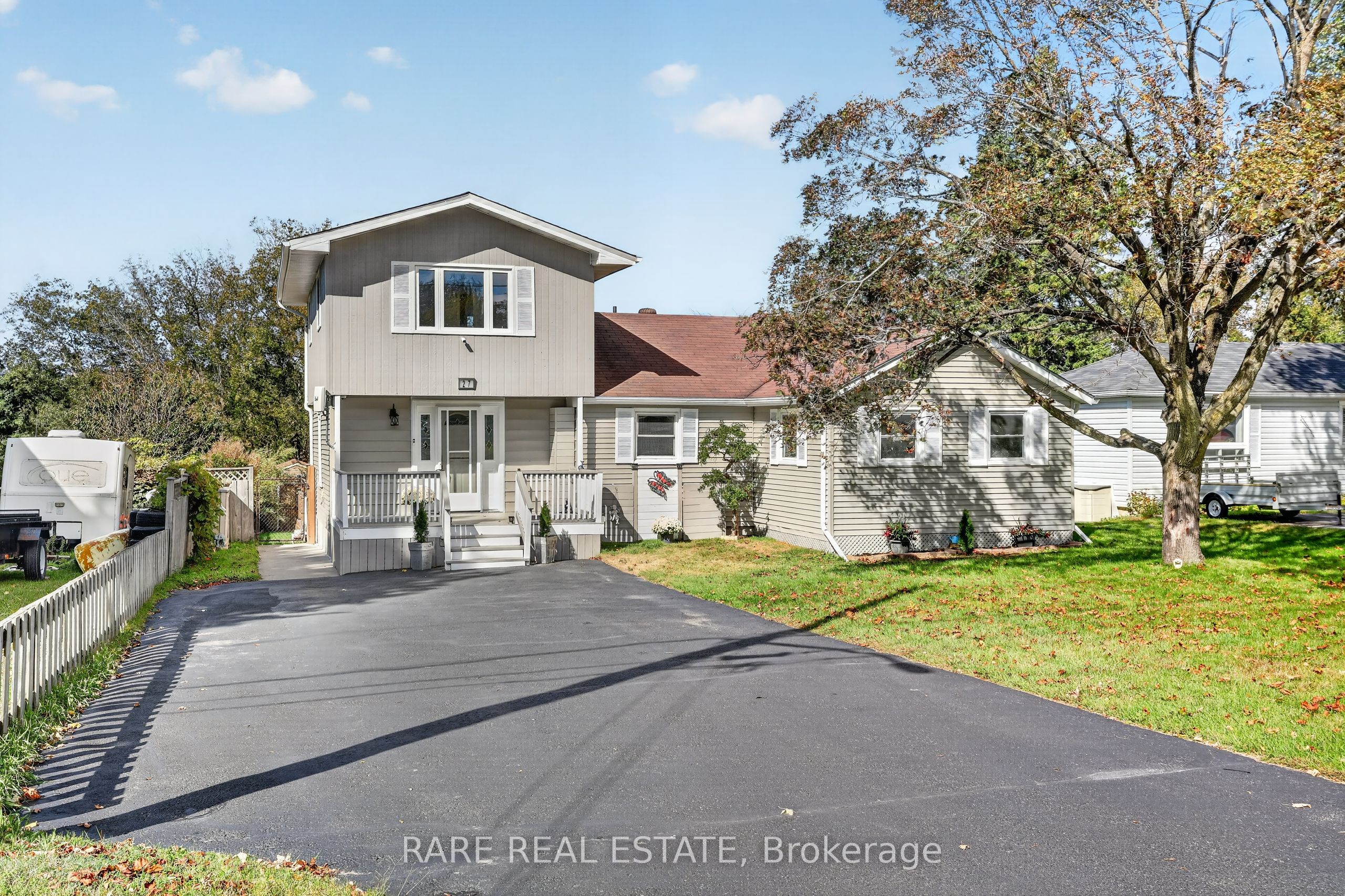 27 Carleton Boulevard Property Photo 2