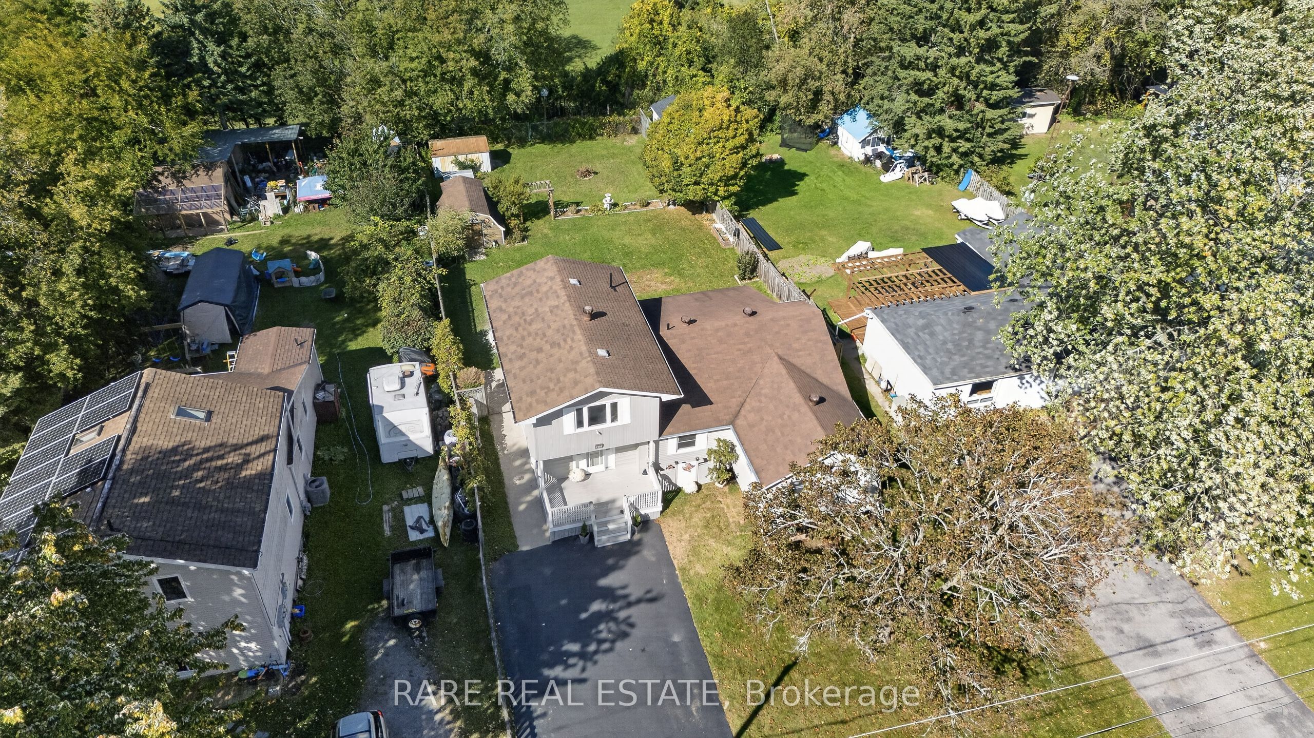 27 Carleton Boulevard Property Photo 3