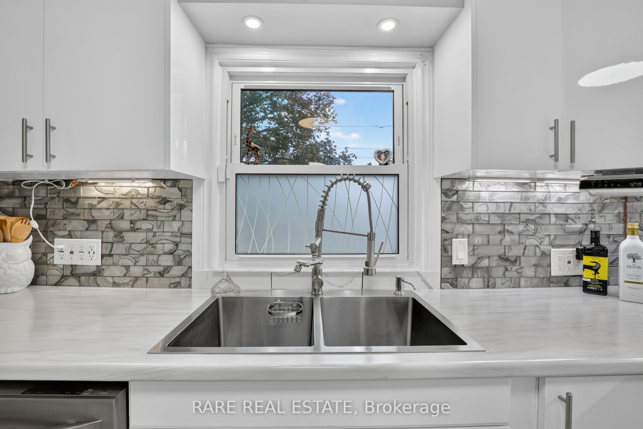 27 Carleton Boulevard Property Photo 13