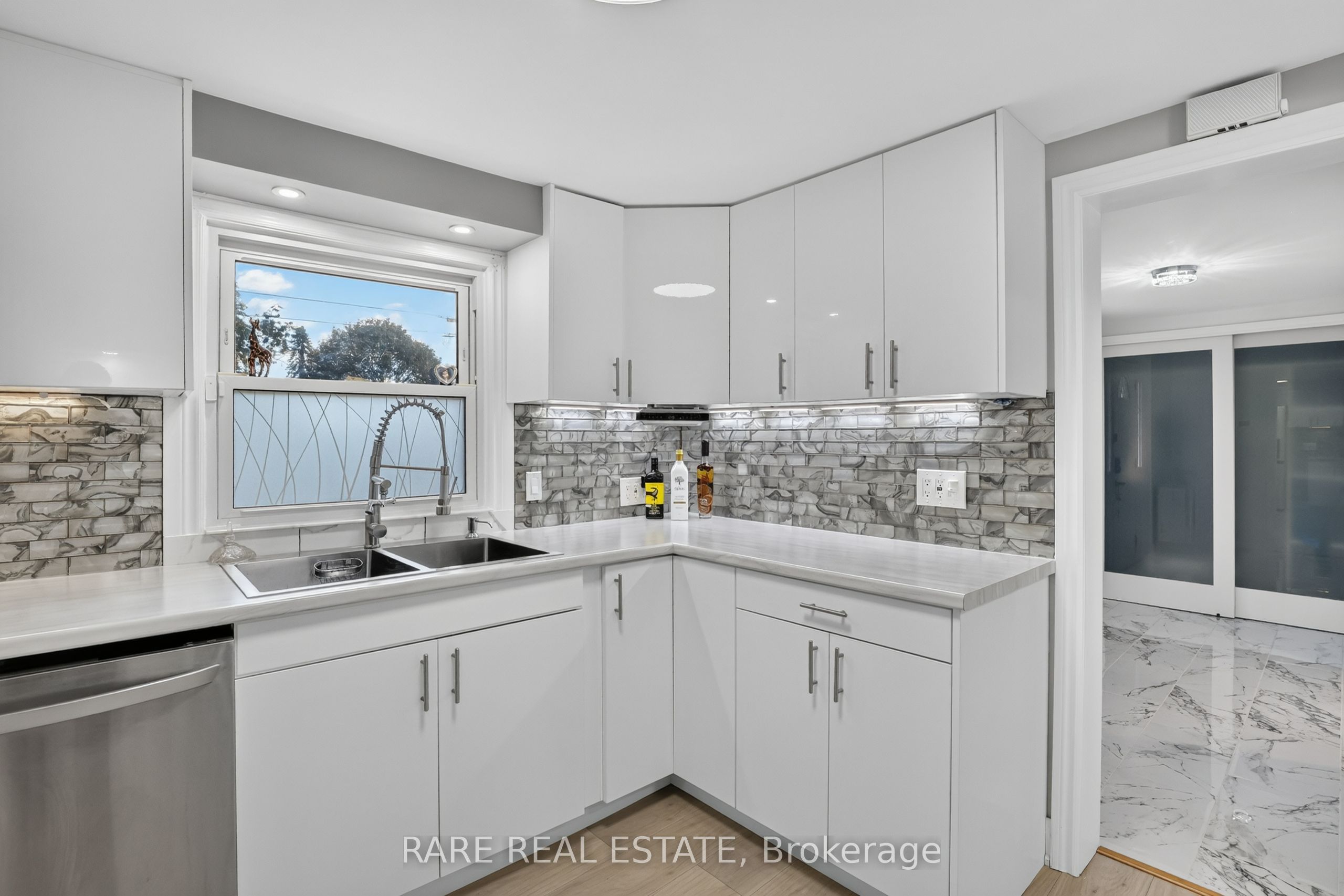 27 Carleton Boulevard Property Photo 14