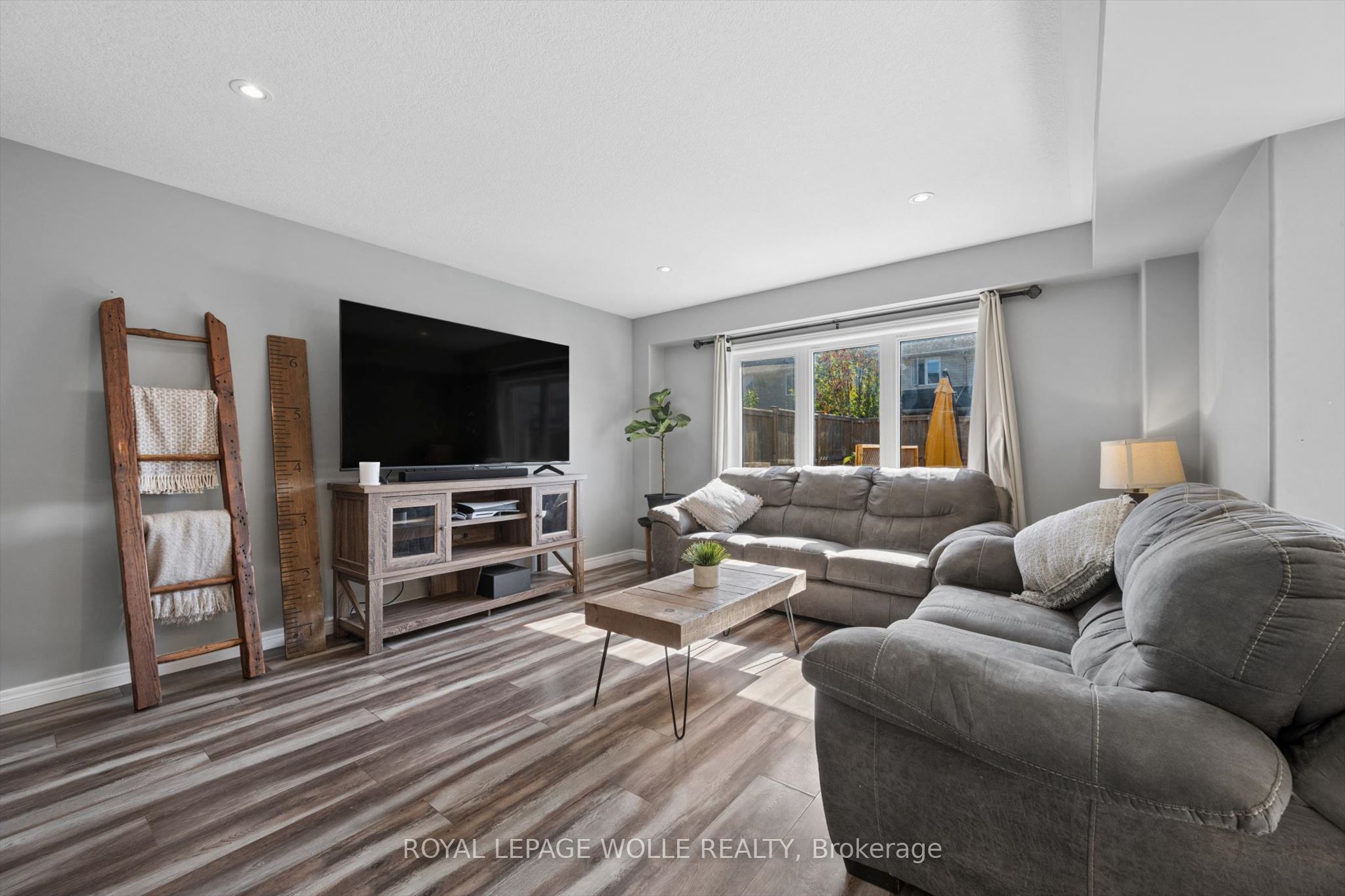 75 Isaac Street Property Photo 13