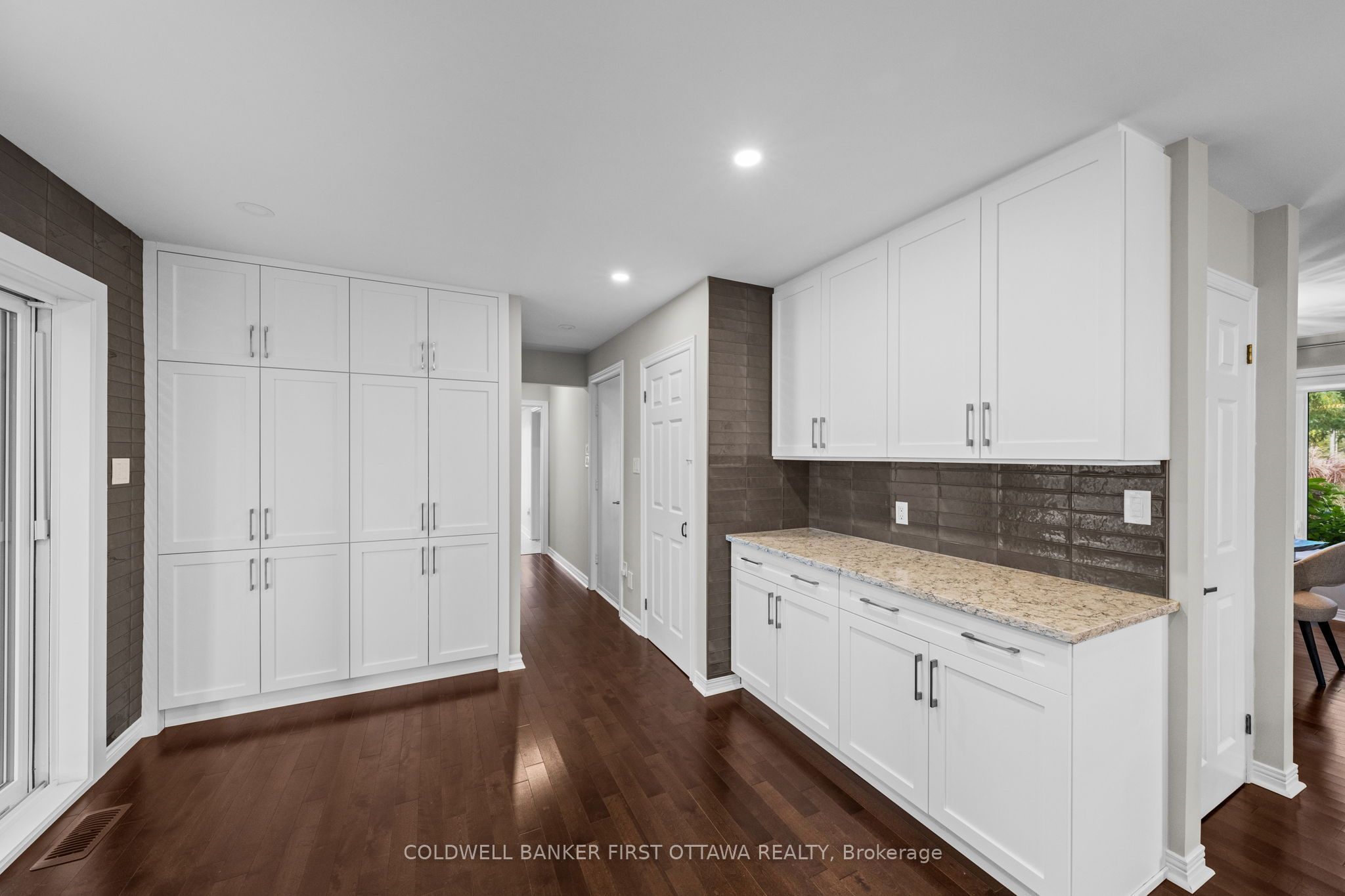 2435 River Road Property Photo 13