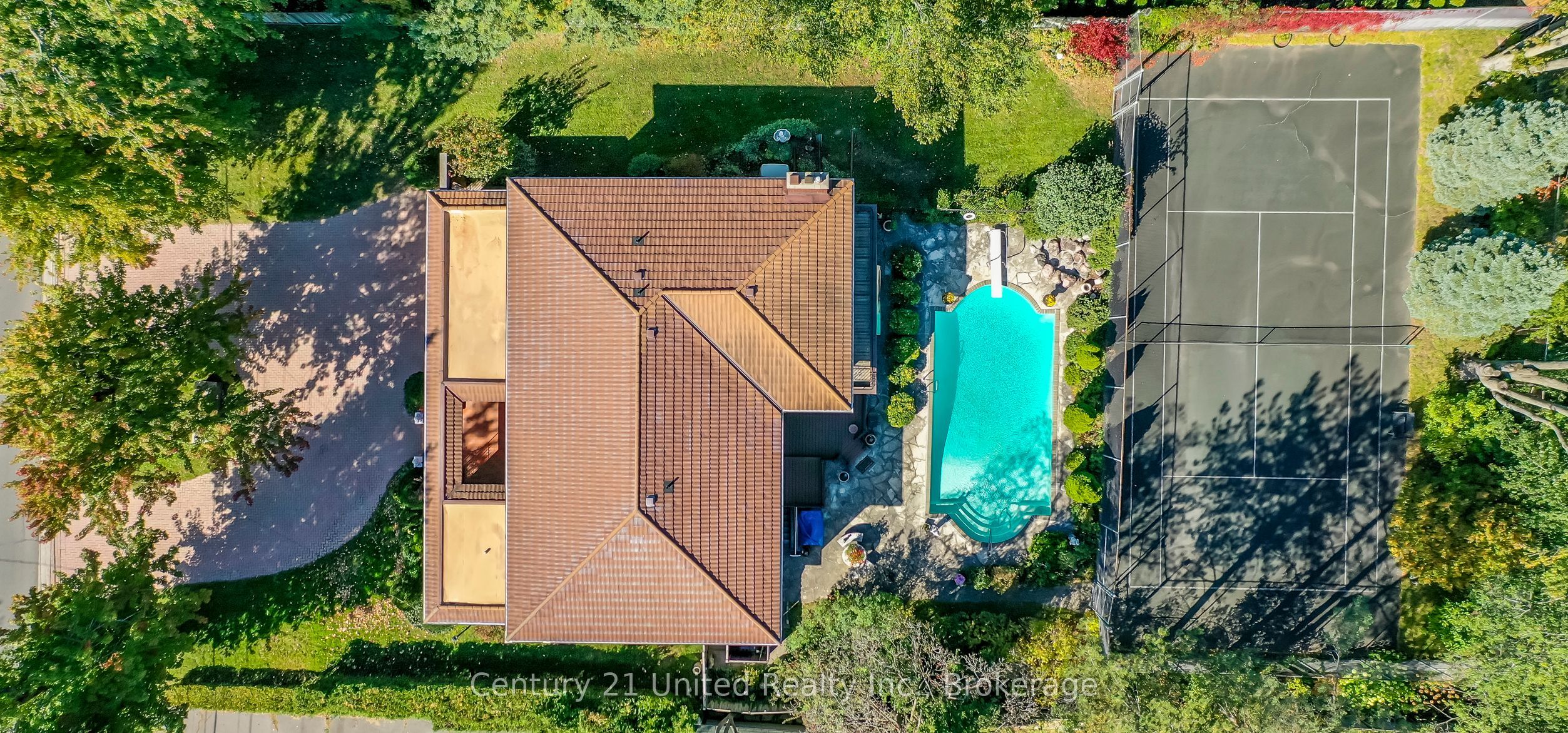 136 Wallis Drive Property Photo 2