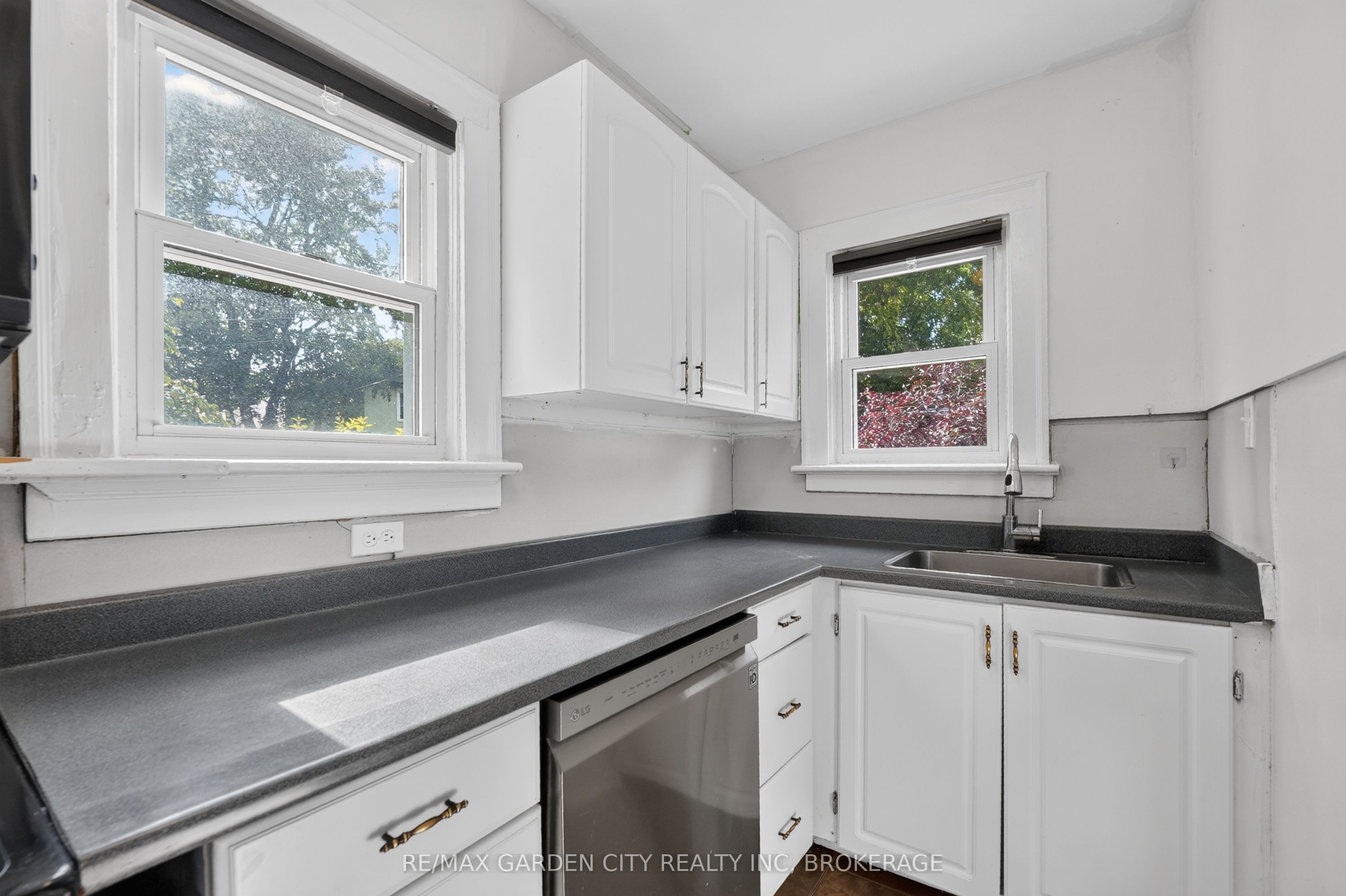 118 Lowell Avenue Property Photo 9