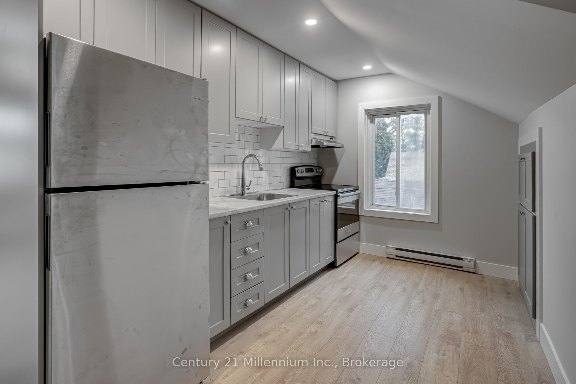 276 Edward Street Upper Property Photo 4