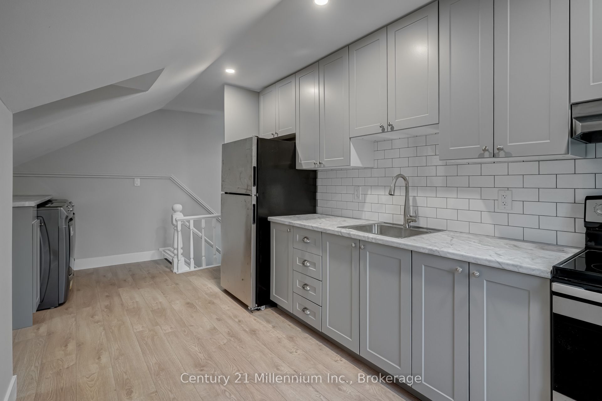 276 Edward Street Upper Property Photo 5