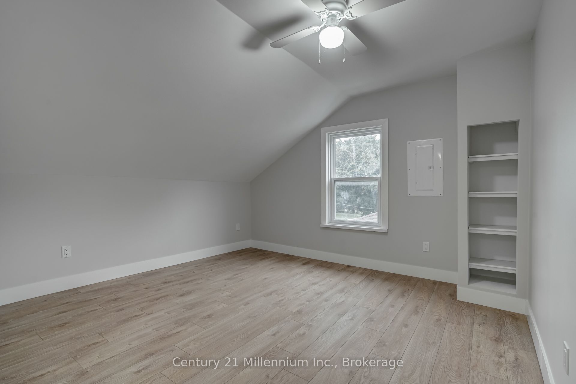 276 Edward Street Upper Property Photo 10