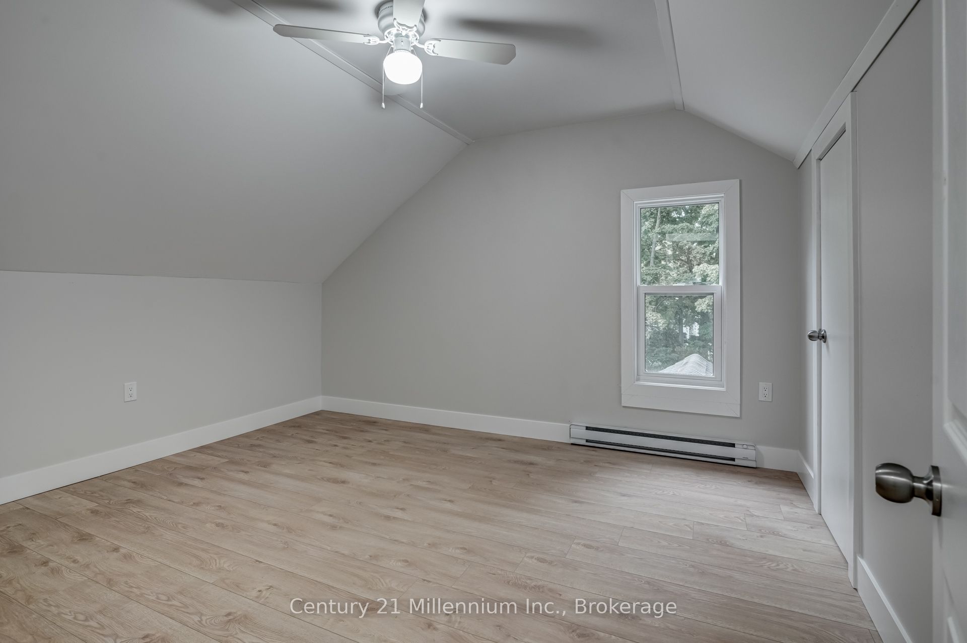 276 Edward Street Upper Property Photo 11
