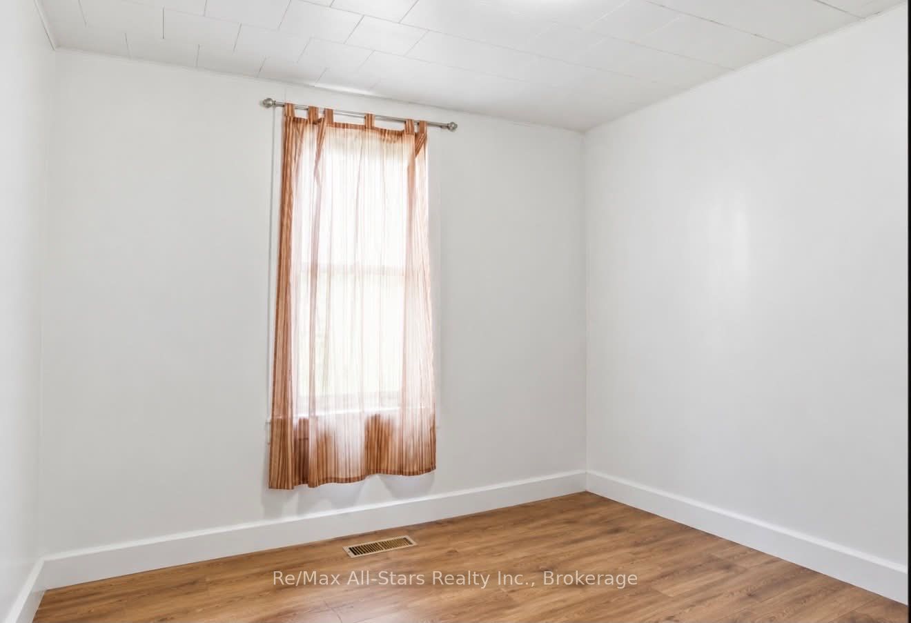 4982 Monck Road Property Photo 8