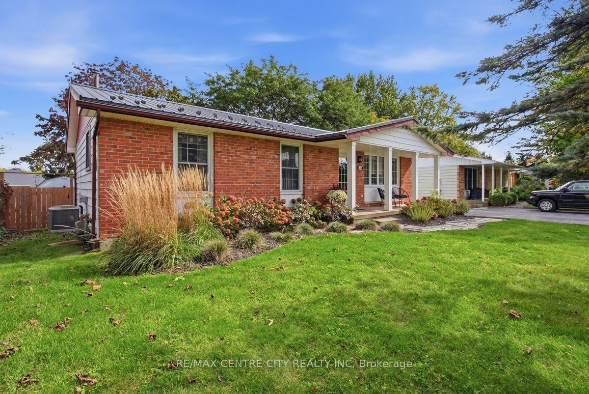 4564 East Road E Property Photo 4