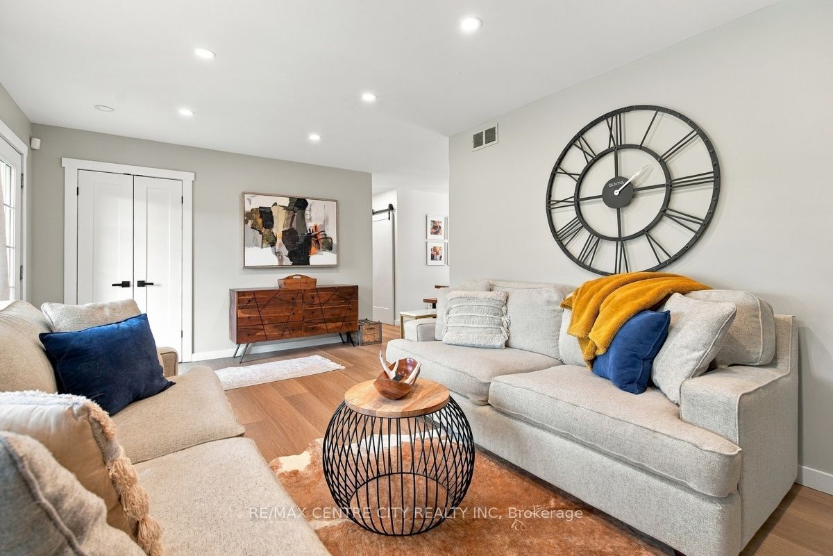 4564 East Road E Property Photo 11
