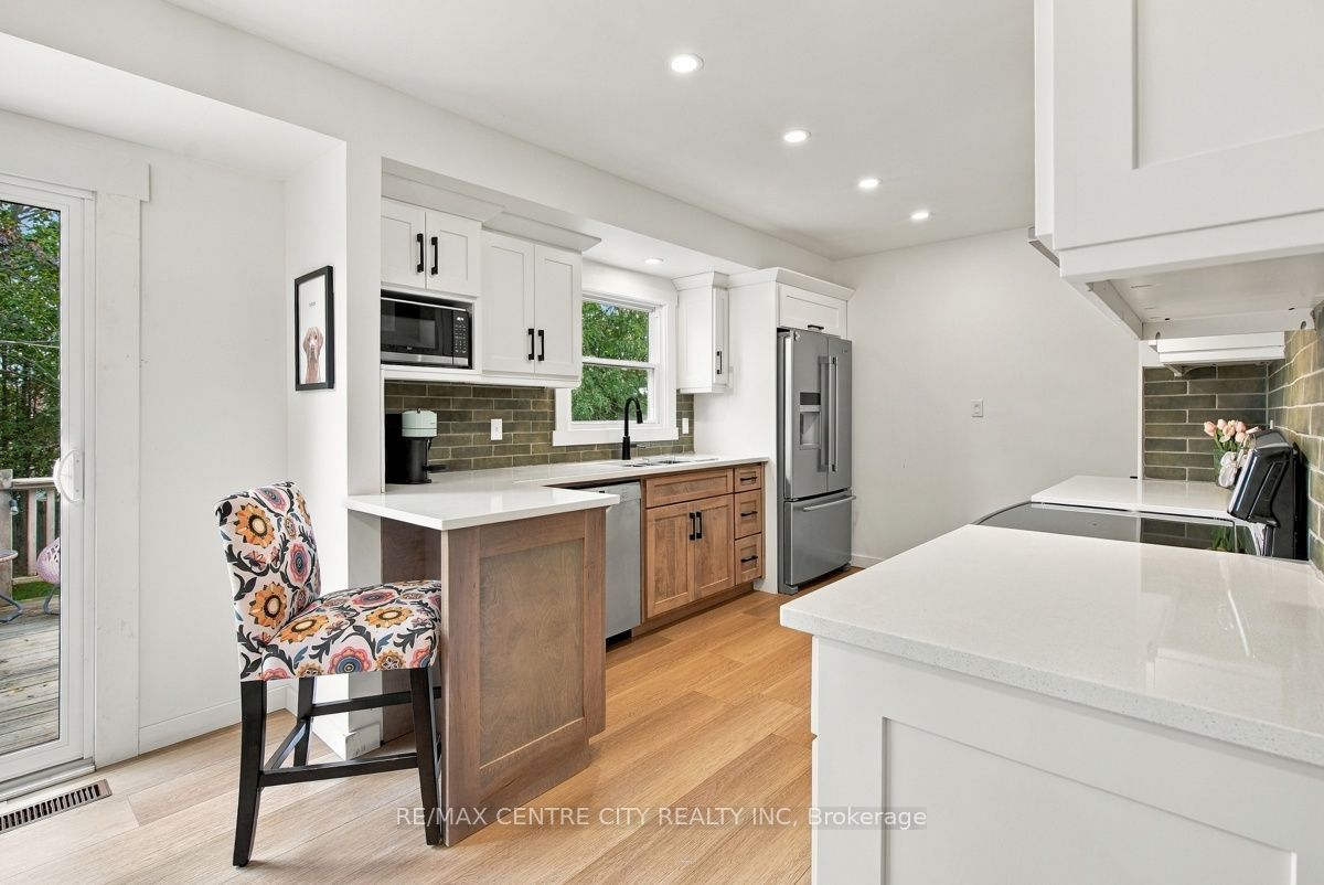 4564 East Road E Property Photo 13