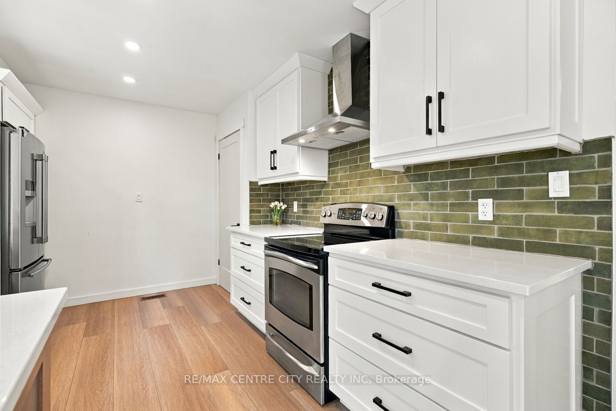 4564 East Road E Property Photo 14