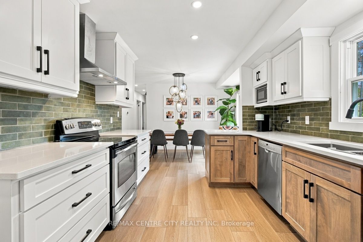 4564 East Road E Property Photo 16