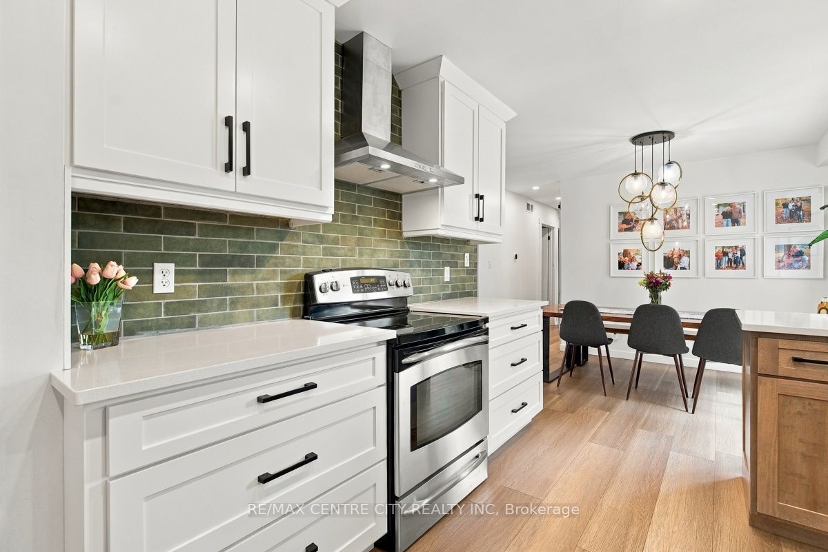 4564 East Road E Property Photo 17