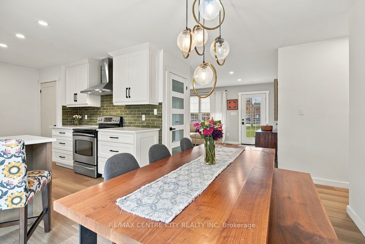 4564 East Road E Property Photo 18