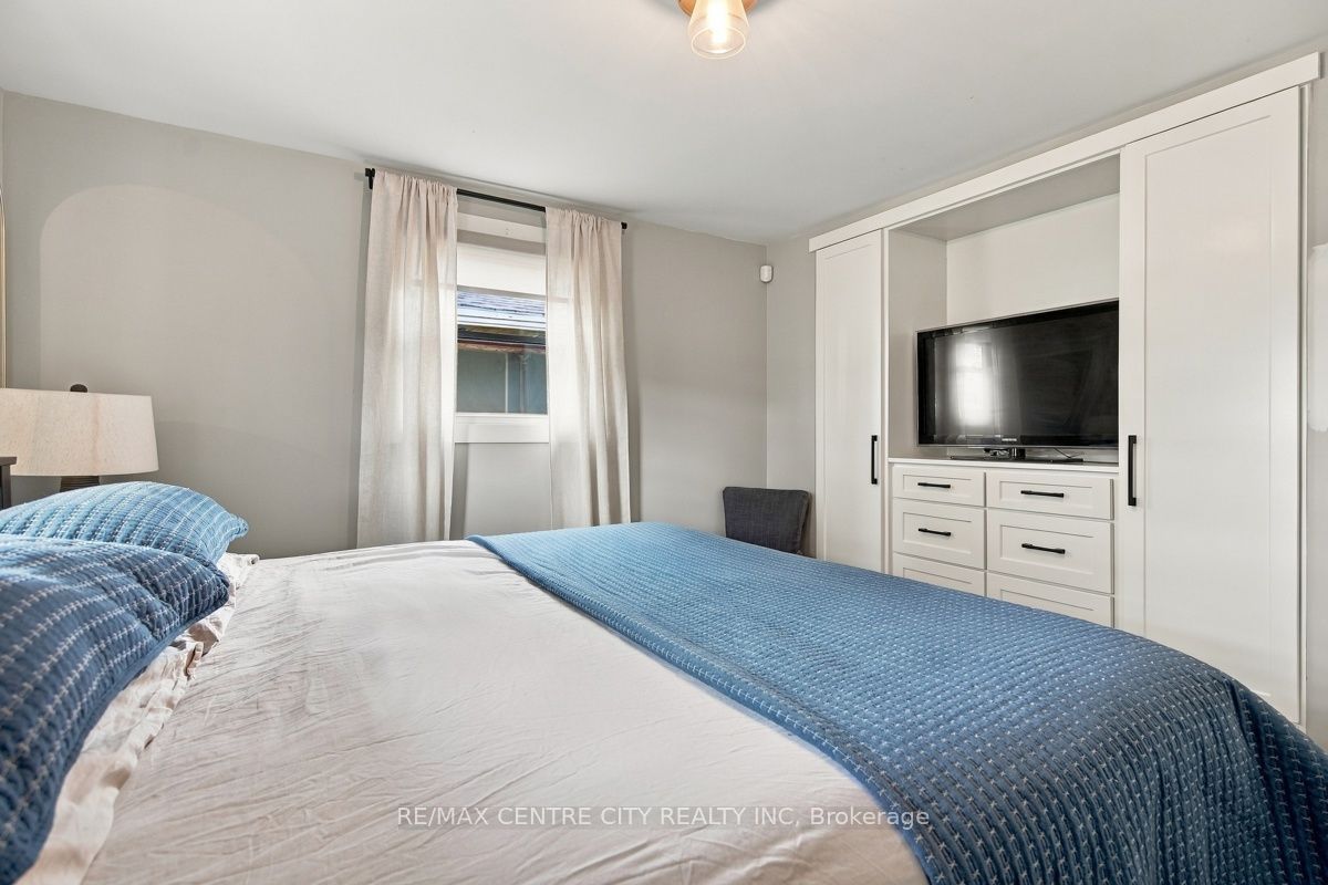 4564 East Road E Property Photo 21