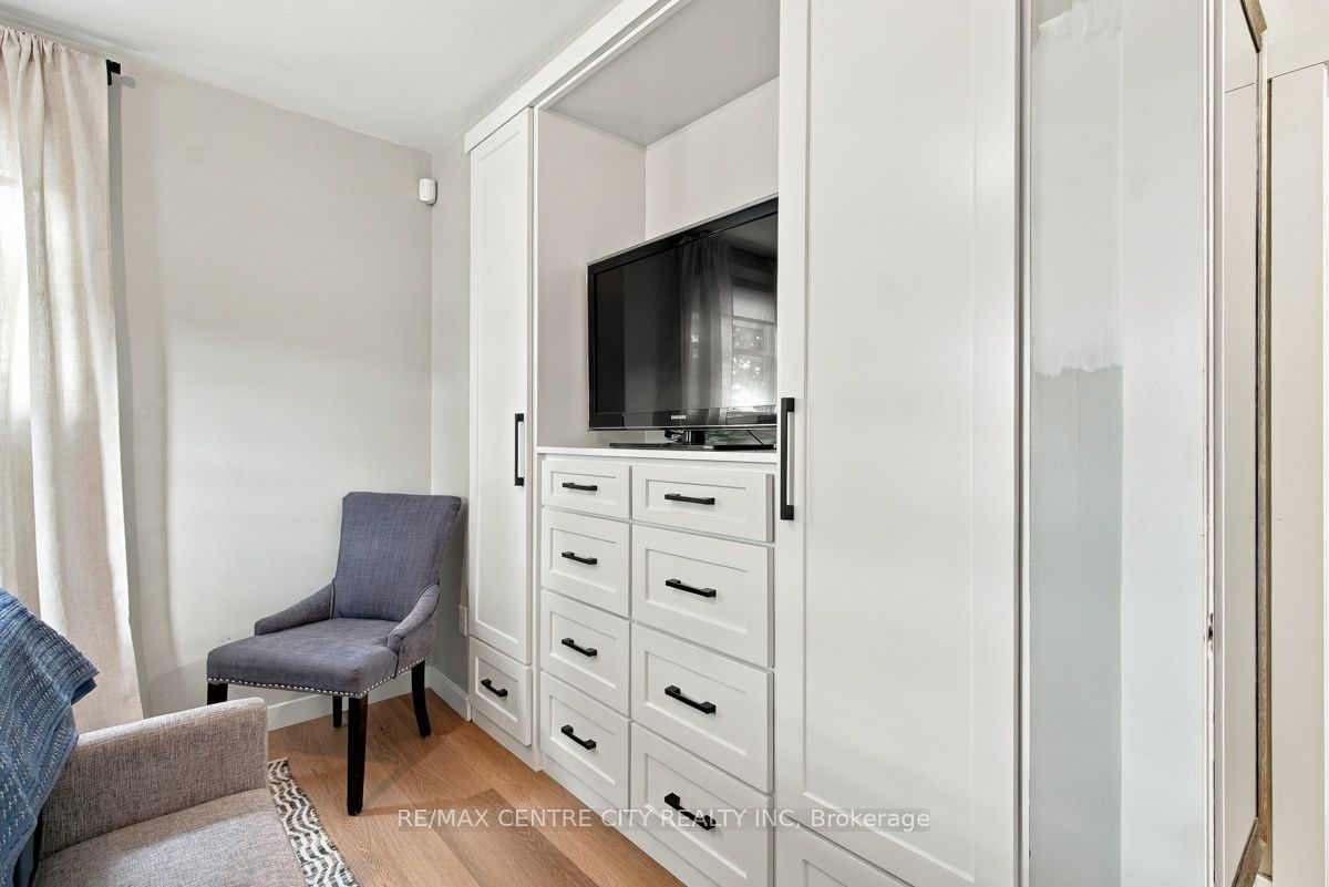 4564 East Road E Property Photo 22