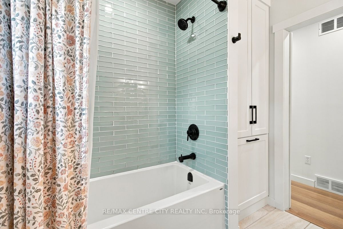 4564 East Road E Property Photo 25