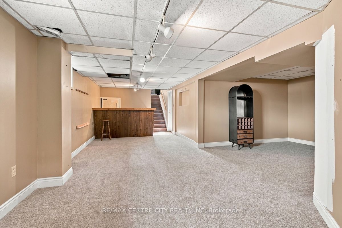 4564 East Road E Property Photo 28