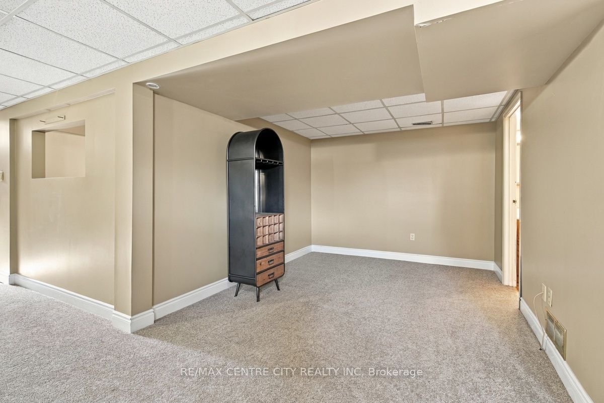 4564 East Road E Property Photo 30