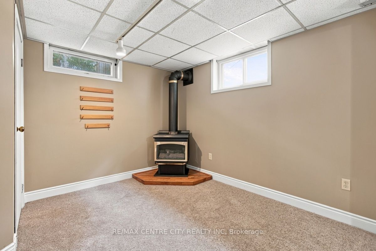 4564 East Road E Property Photo 31