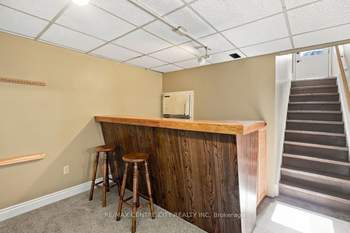 4564 East Road E Property Photo 32