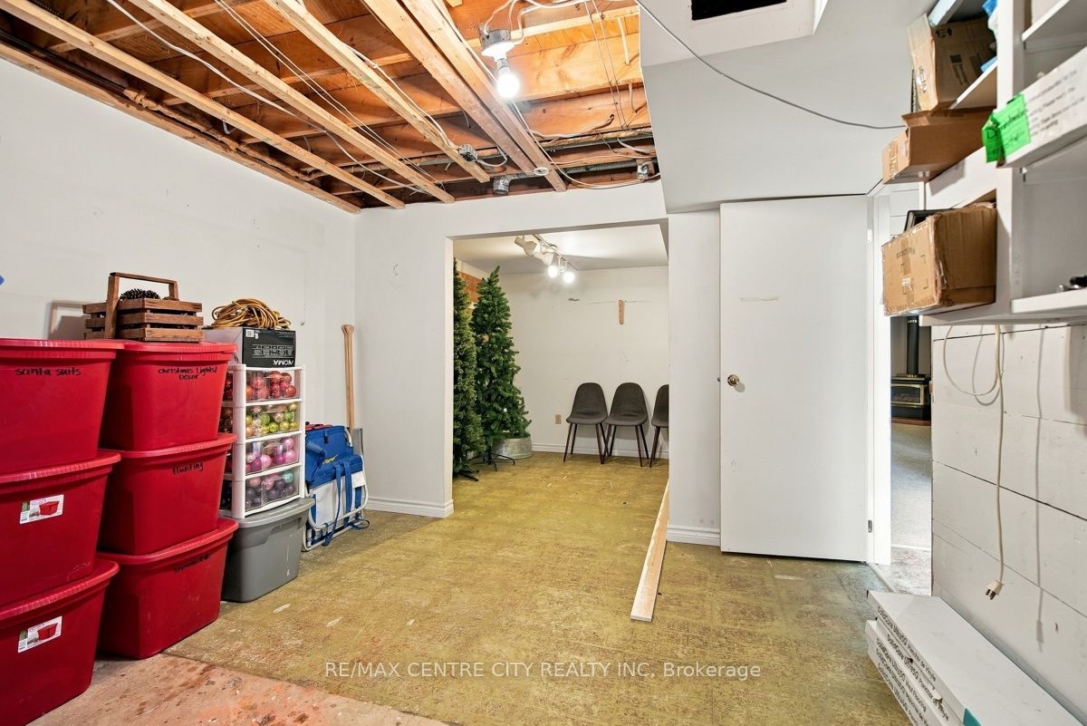 4564 East Road E Property Photo 34