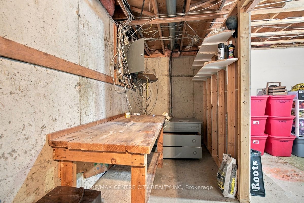 4564 East Road E Property Photo 36