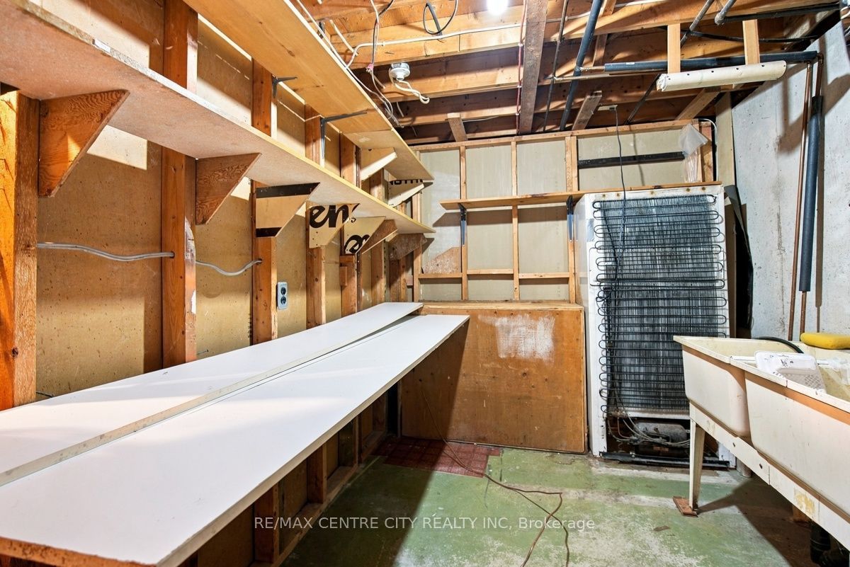 4564 East Road E Property Photo 38